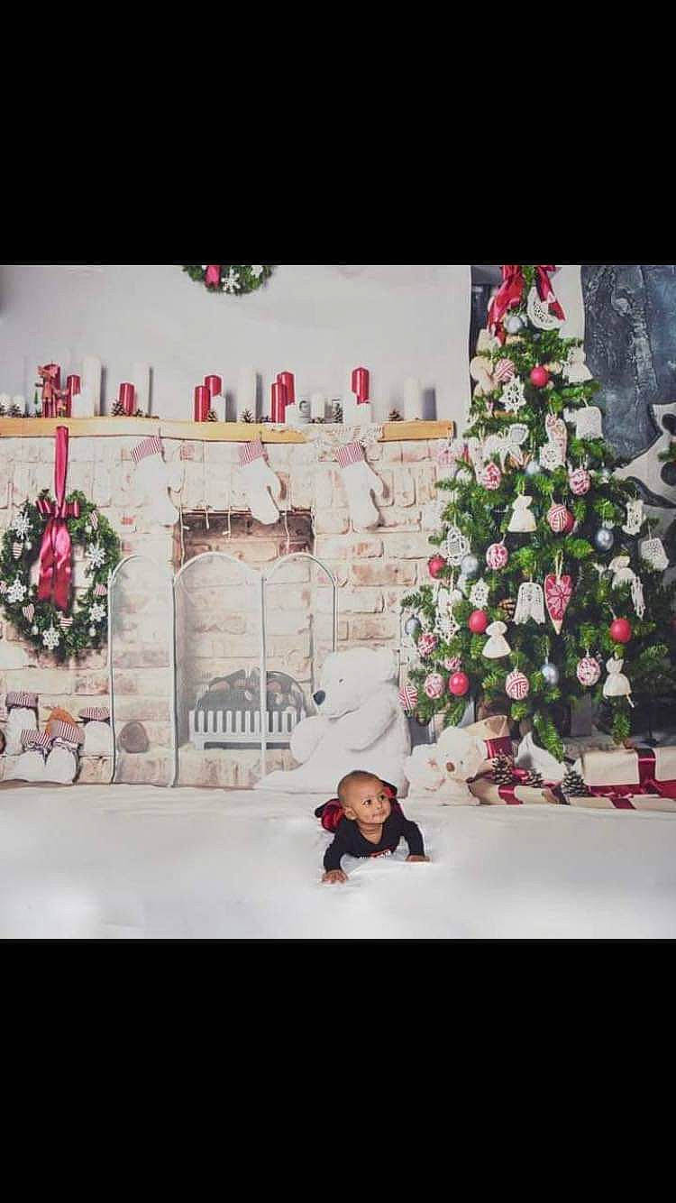 Lenard is registered to the contest to win money with this photo: art, christmas, christmas_eve, event, floral_design, floristry, flower, flower_arranging, person, petal, photograph, photography, plant, room, snapshot, tradition, tree