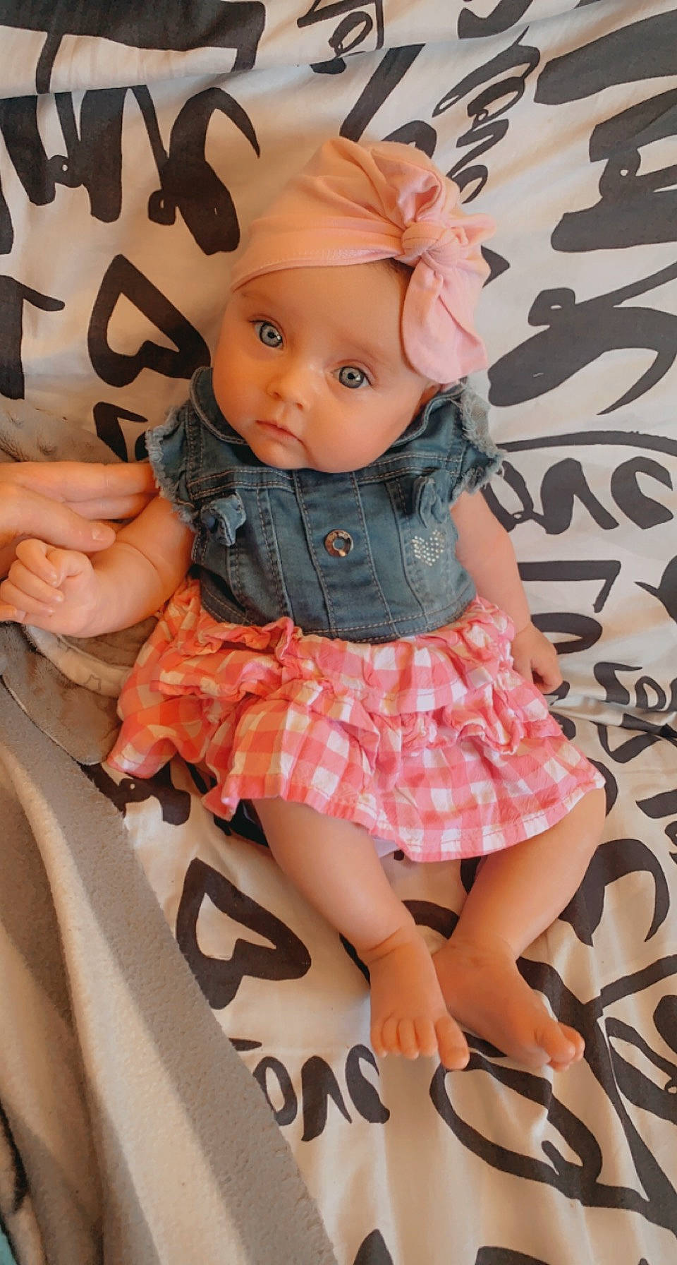 Malya participe au concours pour gagner de l'argent avec cette photo : baby_toddler_clothing, brown_hair, cheek, day_dress, doll, dress, eyelash, headwear, necklace, one_piece_garment, pattern, peach, person, pink, ruffle, skin, sleeve, textile, thigh, toy