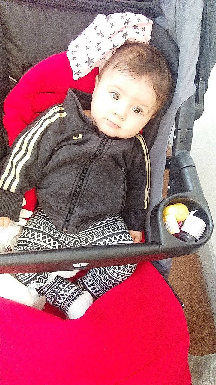 Emy participe au concours pour gagner de l'argent avec cette photo : baby, baby_carriage, baby_products, car_seat, child, child_model, person, product, toddler