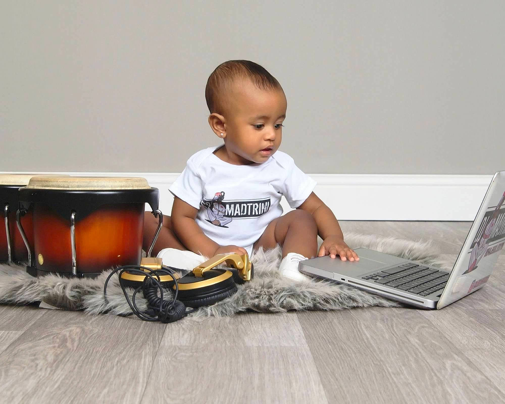 Karoline joined the competition — help win amazing prizes! baby, comfort, computer, flooring, gadget, hardwood, input_device, knee, laptop, musical_instrument, netbook, person, personal_computer, sitting, sleeve, t_shirt, toddler, touchpad, varnish, wood