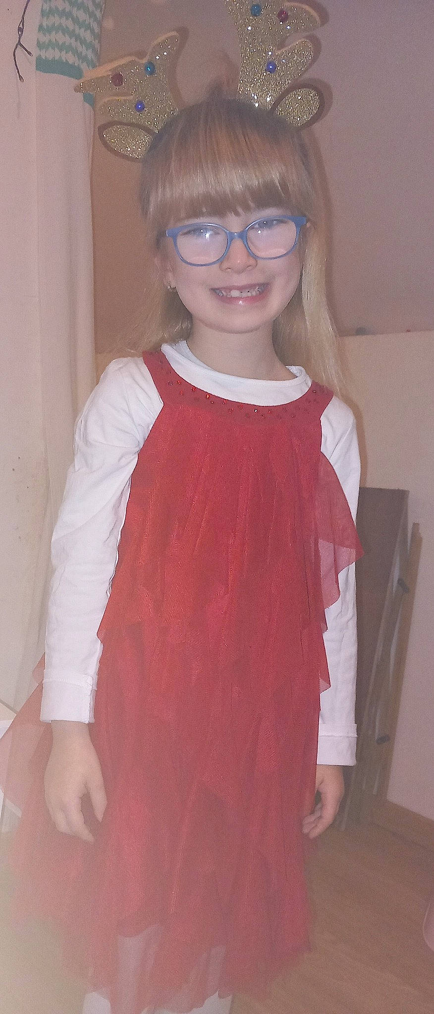 Maeva a rejoint le concours — aidez-le/la à gagner de superbes lots ! baby_toddler_clothing, bangs, blond, brown_hair, day_dress, dress, electric_blue, embellishment, fashion_design, formal_wear, glasses, hime_cut, iris, joy, long_hair, one_piece_garment, person, sleeve, smile, toddler