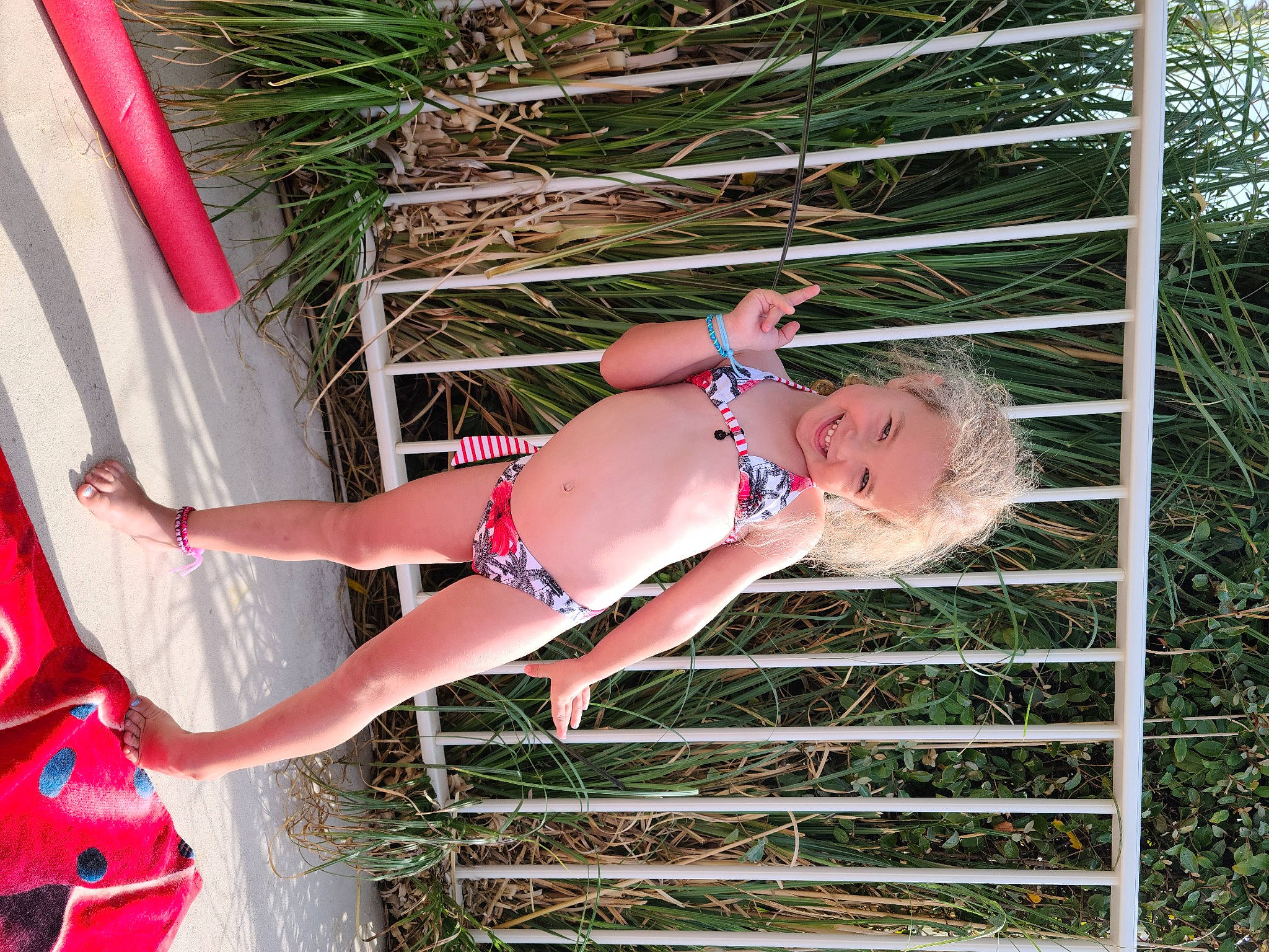 Emma a rejoint le concours — aidez-le/la à gagner de superbes lots ! abdomen, chest, flesh, foot, fun, grass, happy, human_leg, joy, knee, leisure, lingerie, people_in_nature, person, plant, swimsuit_top, swimwear, thigh, trunk, underpants