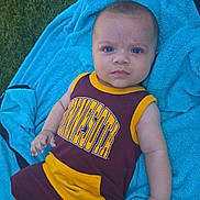 Jaden a rejoint le concours — aidez-le/la à gagner de superbes lots ! baby, infant, child, towel, grass, outdoor, clothing, maroon, yellow, person, portrait, cute, summer, blue, barefoot, relaxing, looking, young, skin, casual