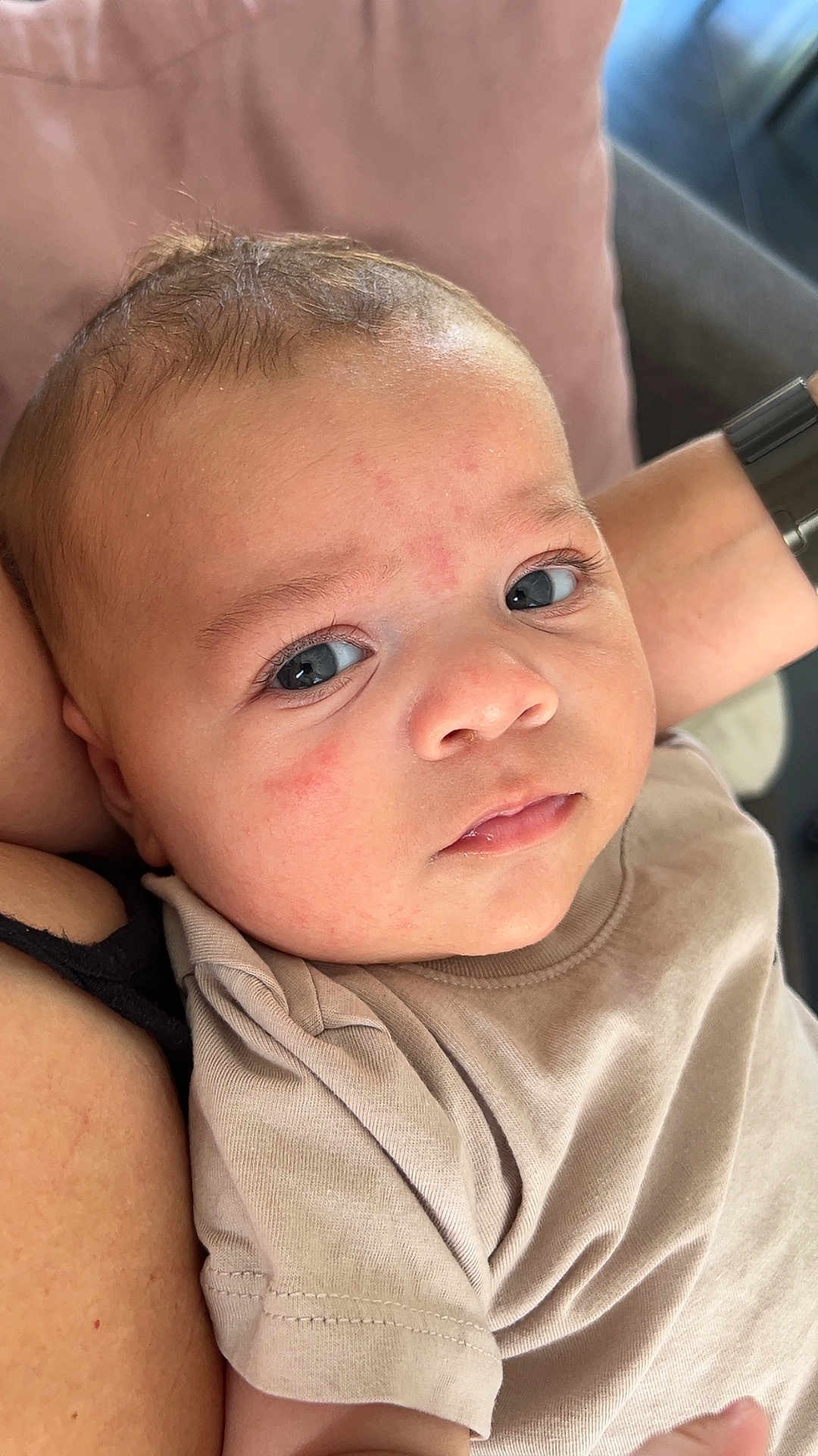 Jaden participe au concours pour gagner de l'argent avec cette photo : baby, infant, face, person, arm, clothing, skin, expression, closeup, young_child, casual, comfort, resting, indoor, cushion, pink, neutral_colors, portrait, looking, human