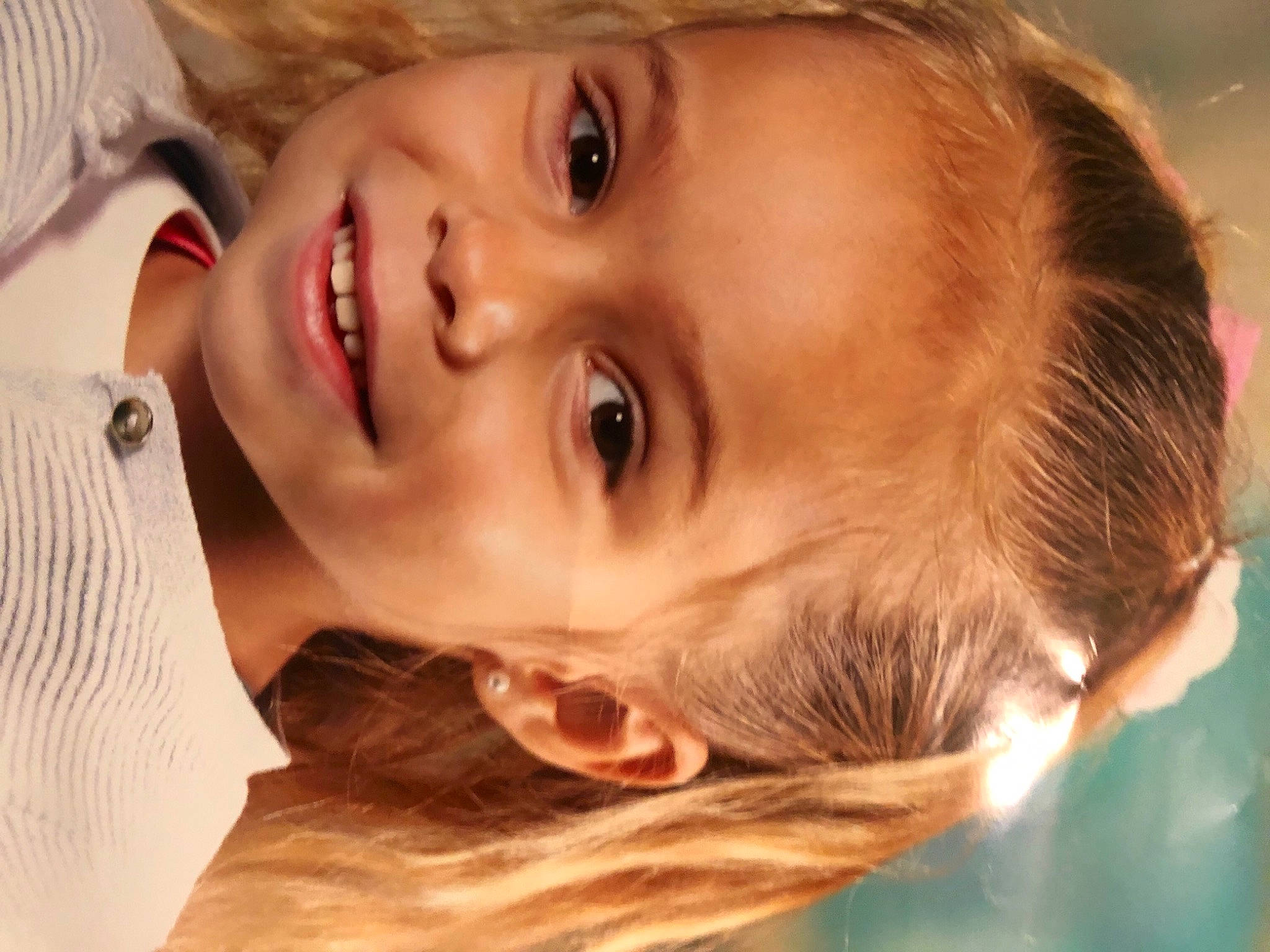 Ylana a rejoint le concours — aidez-le/la à gagner de superbes lots ! cheek, chin, ear, eye, eyebrow, eyelash, facial_expression, forehead, head, joy, lip, mouth, muscle, neck, nose, person, plant, skin, smile, vertebrate