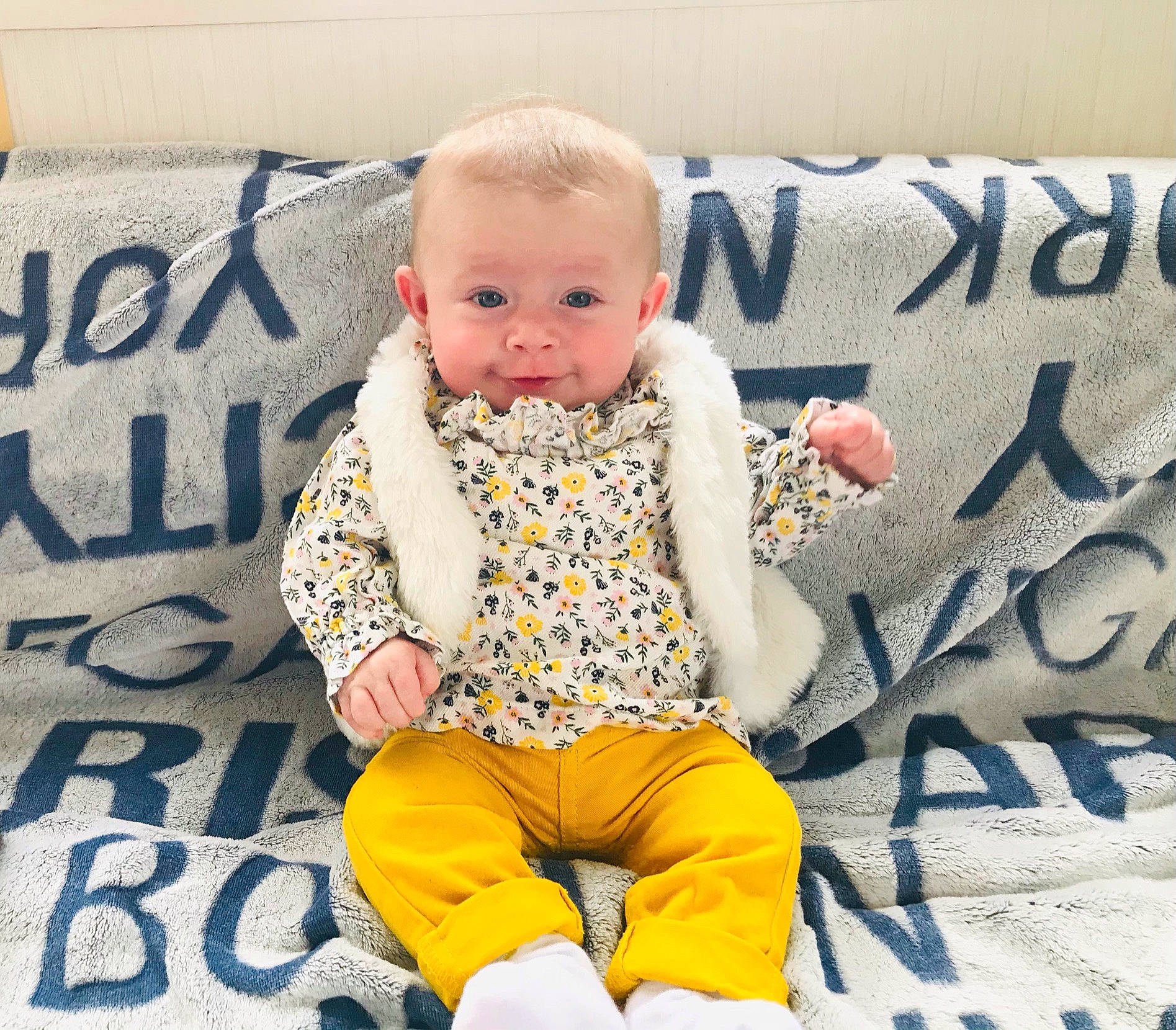 Angelina participe au concours pour gagner de l'argent avec cette photo : baby, baby_products, baby_toddler_clothing, child, comfort, cool, couch, electric_blue, eye, face, flooring, font, happy, linens, pattern, person, photograph, sitting, sleeve, t_shirt