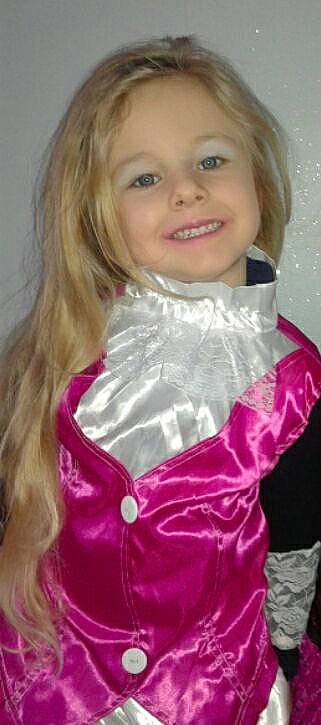 Iliana a rejoint le concours — aidez-le/la à gagner de superbes lots ! barbie, blond, brown_hair, child, child_model, doll, girl, hair, hair_coloring, hairstyle, human_hair_color, iris, joy, long_hair, outerwear, person, pink, toddler