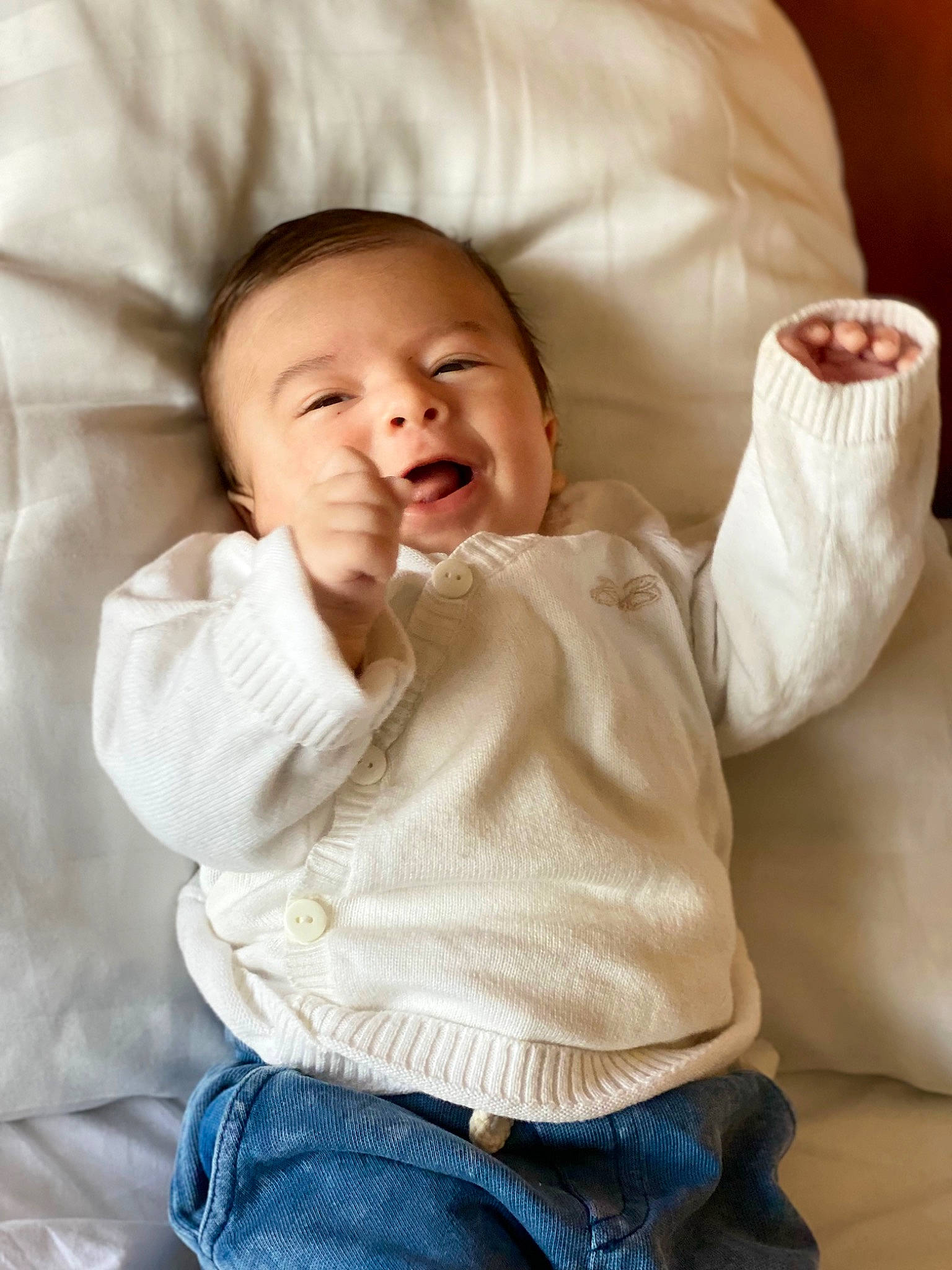 Bleyck a rejoint le concours — aidez-le/la à gagner de superbes lots ! baby, baby_toddler_clothing, cheek, comfort, eye, face, flash_photography, gesture, hair, happy, head, jeans, linens, mouth, nose, person, skin, sleeve, smile, textile
