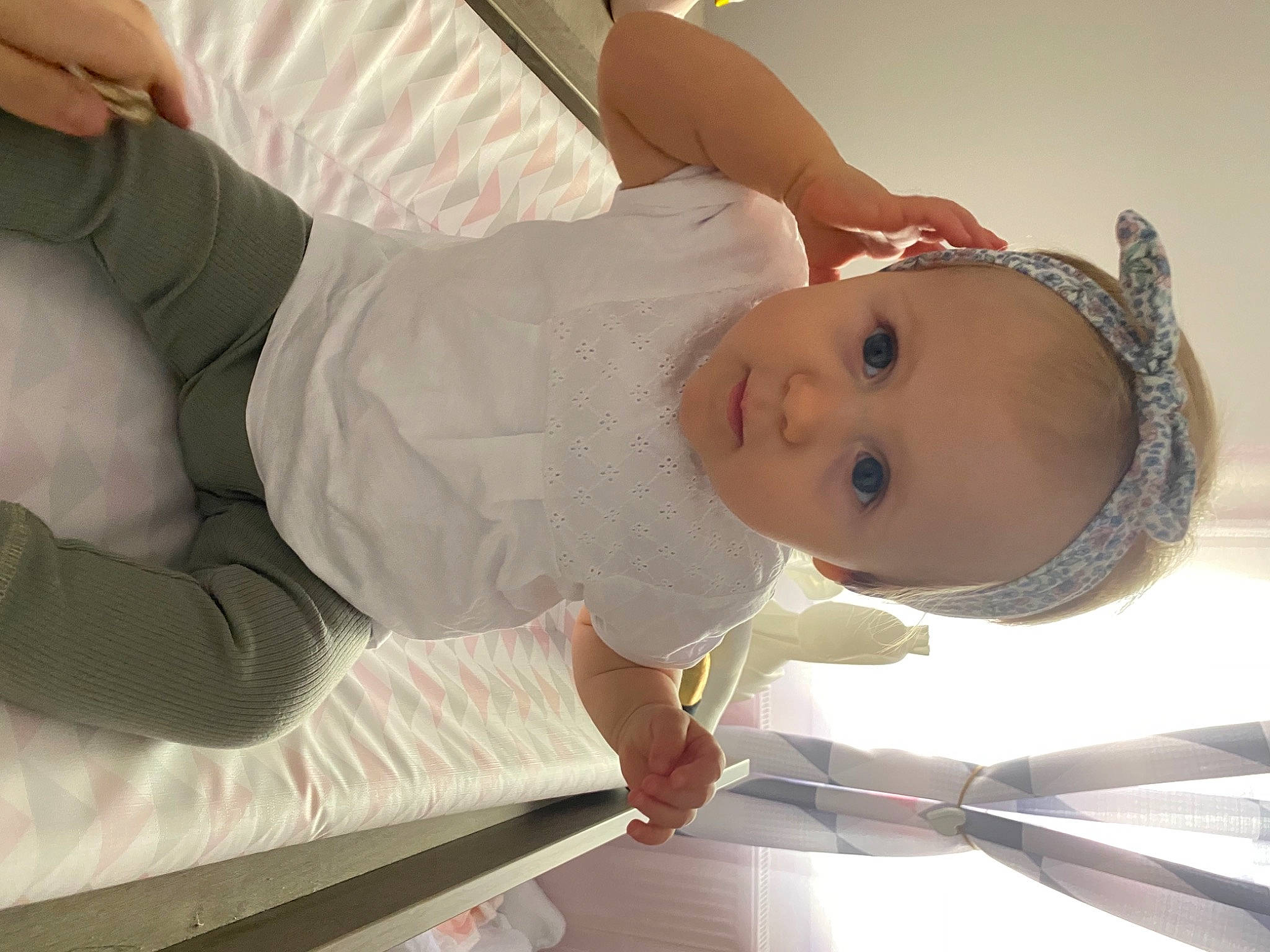 Alix participe au concours pour gagner de l'argent avec cette photo : abdomen, baby, baby_products, baby_toddler_clothing, chest, child, comfort, elbow, foot, gesture, hat, human_leg, knee, mouth, person, room, sleeve, thigh, thumb, toddler