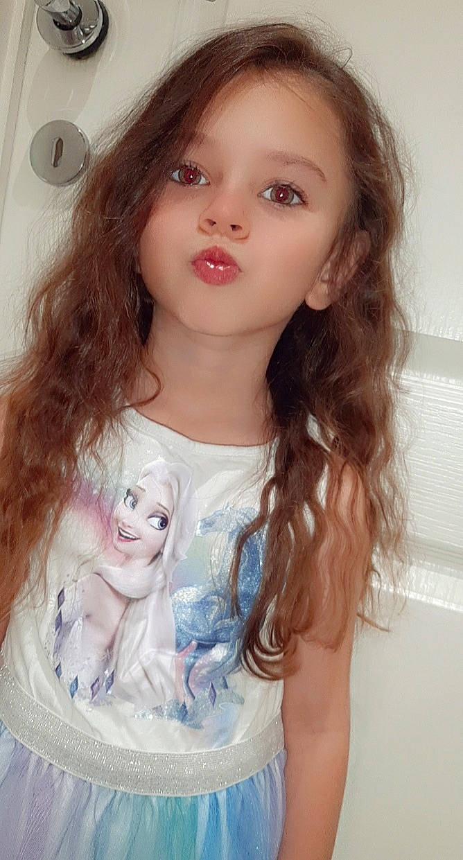 Dalhia a rejoint le concours — aidez-le/la à gagner de superbes lots ! cheek, chin, clothing, dress, eye, eyebrow, eyelash, face, forehead, head, joint, lip, mouth, neck, nose, organ, outerwear, person, shoulder, skin