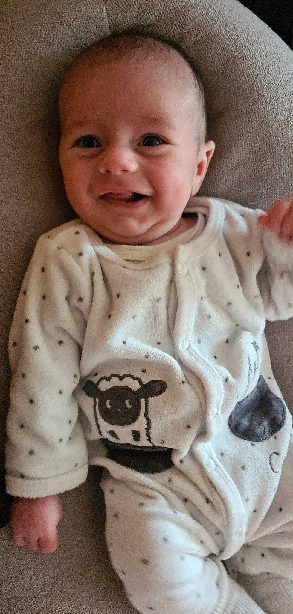 Mattéo participe au concours pour gagner de l'argent avec cette photo : baby, baby_toddler_clothing, cheek, chin, collar, eye, happy, head, iris, lip, nose, person, pink, product, skin, sleeve, smile, t_shirt, textile, toddler