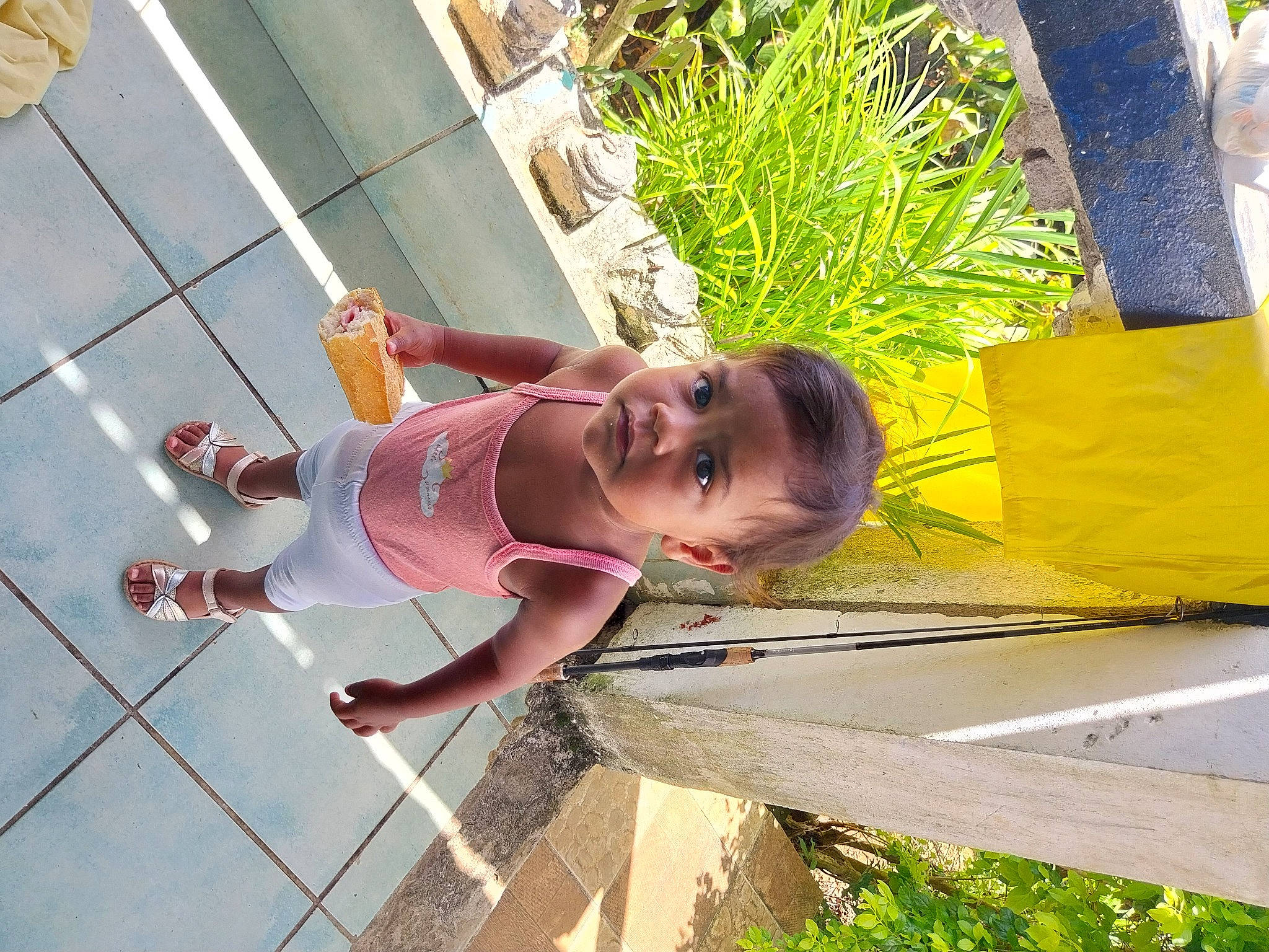 Nelcy a rejoint le concours — aidez-le/la à gagner de superbes lots ! child, fun, grass, happy, leaf, leisure, person, plant, recreation, sandal, smile, toddler, tree, vacation, wood