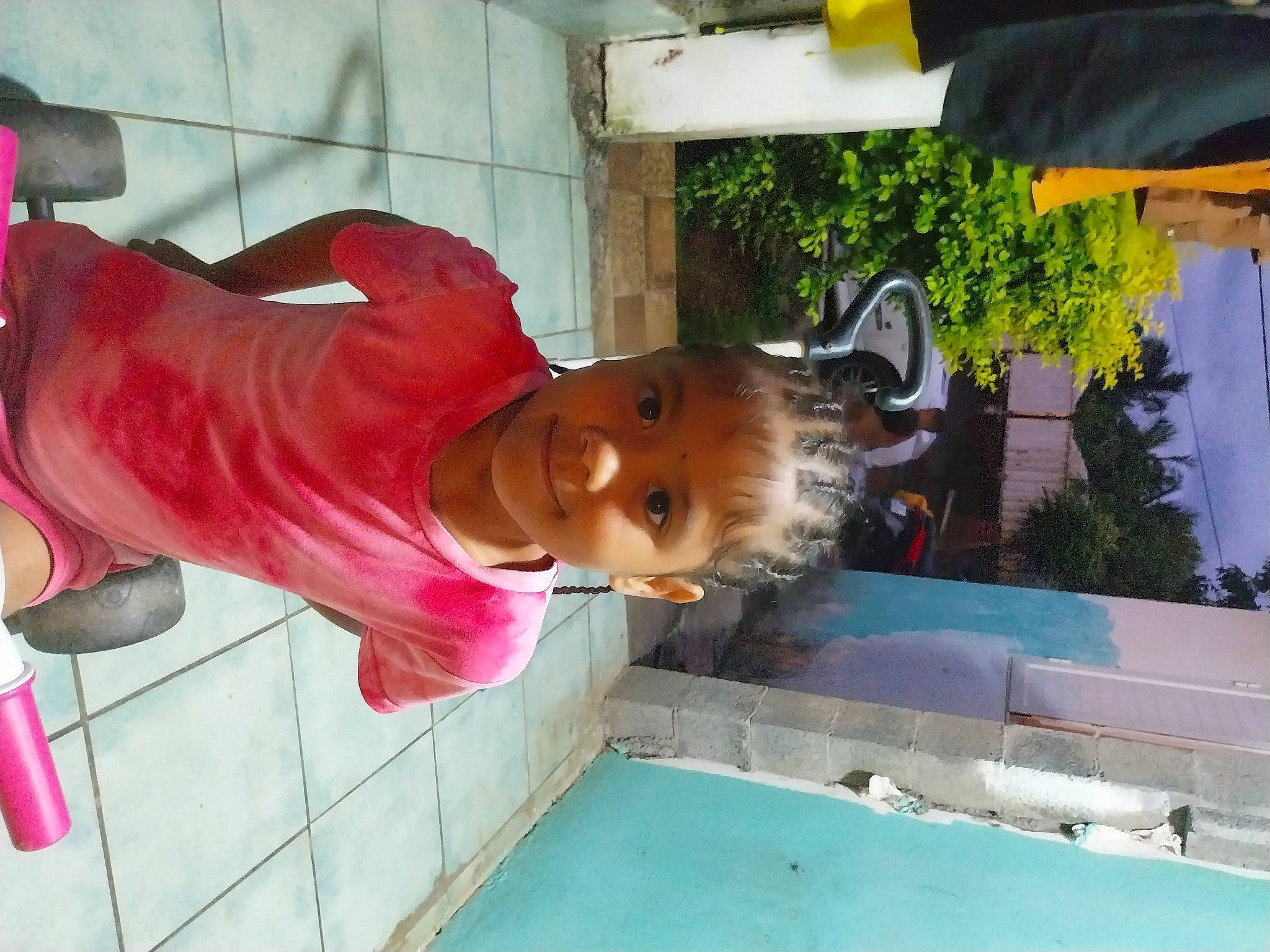 Cecile a rejoint le concours — aidez-le/la à gagner de superbes lots ! art, child, fun, joy, leisure, magenta, person, personal_protective_equipment, plant, play, recreation, smile, snapshot, toddler, tree, vacation, water