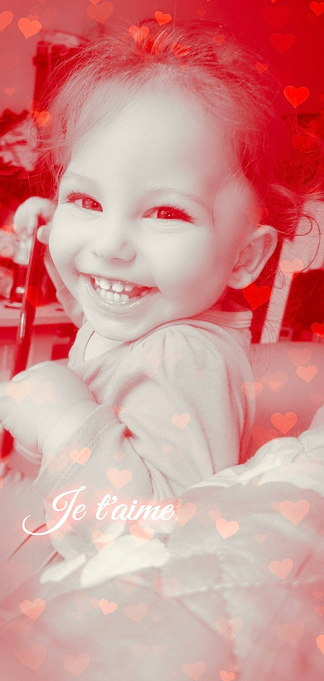 Ashlay a rejoint le concours — aidez-le/la à gagner de superbes lots ! baby, child, event, flash_photography, fun, gesture, happy, human_body, iris, joy, laugh, lip, magenta, monochrome, monochrome_photography, person, petal, pink, portrait_photography, skin