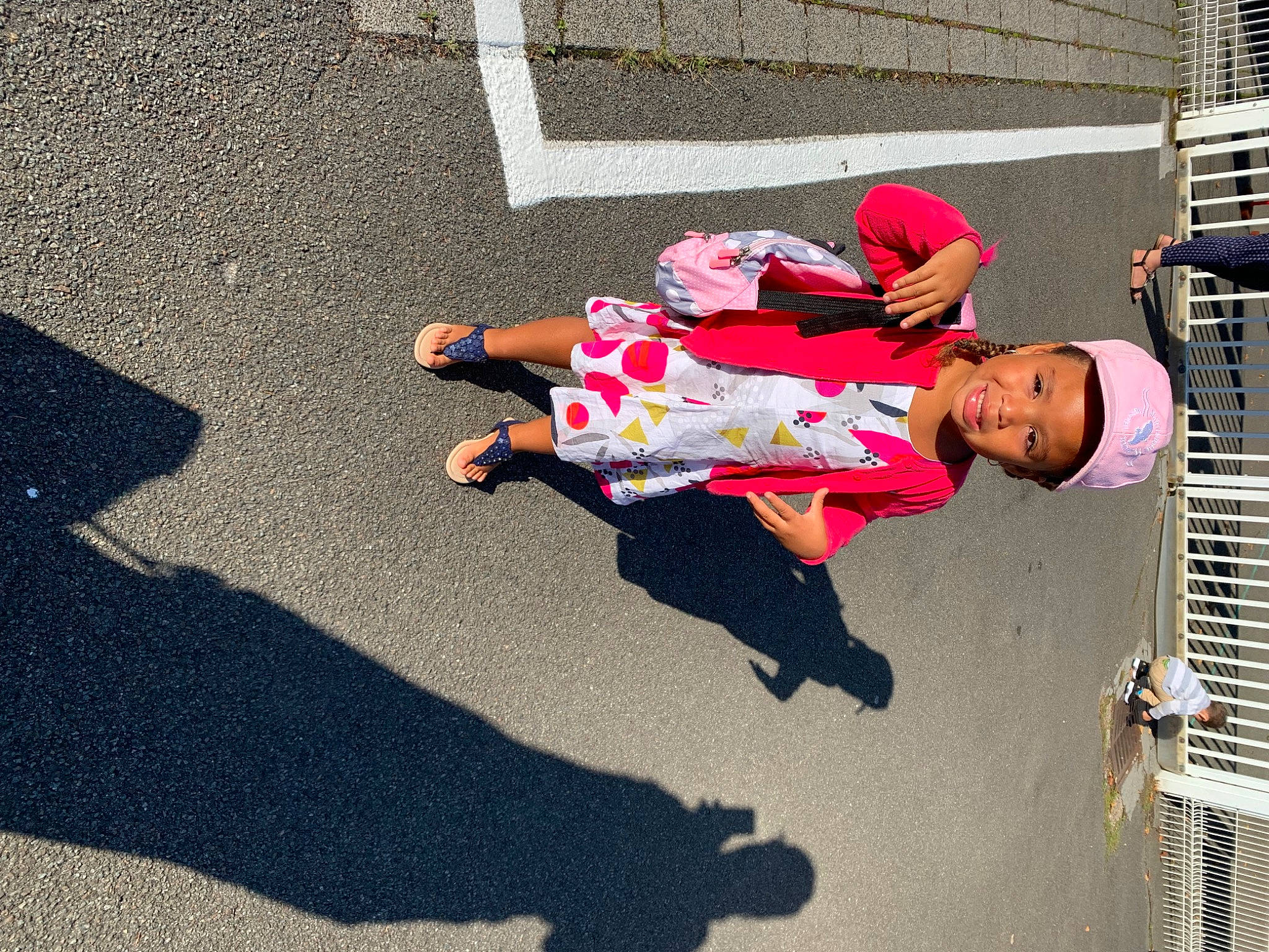 Jade a rejoint le concours — aidez-le/la à gagner de superbes lots ! asphalt, carmine, child, city, concrete, fun, hat, human_leg, leisure, pedestrian, person, recreation, road, road_surface, shadow, sidewalk, sitting, street, tar, thigh