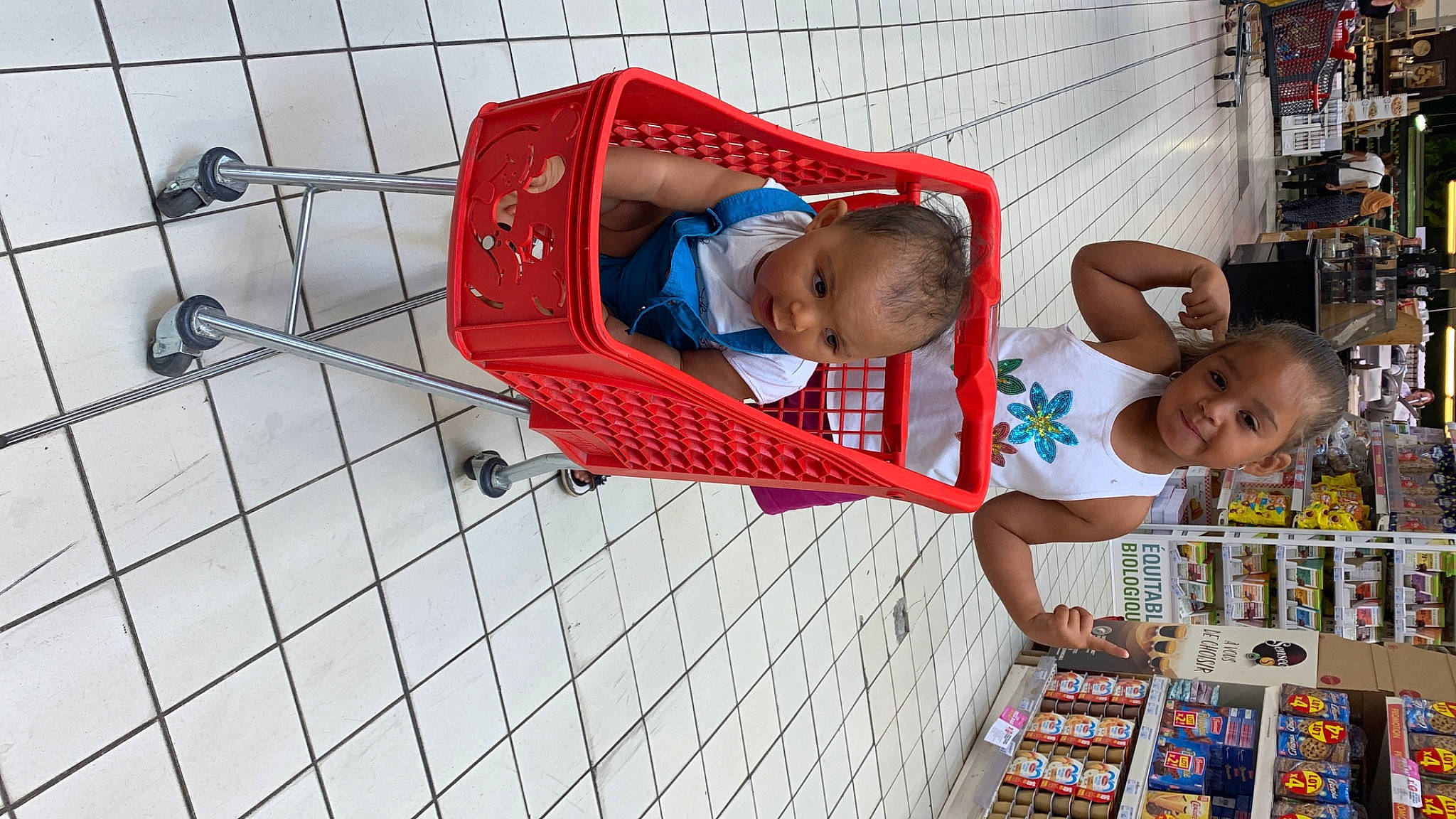 Ruby a rejoint le concours — aidez-le/la à gagner de superbes lots ! baby, baby_products, baby_safety, baby_toddler_clothing, baby_toys, building, cart, child, fun, house, joy, leisure, person, play, recreation, shopping_cart, toddler, wheel