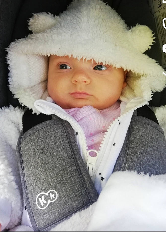 Livia participe au concours pour gagner de l'argent avec cette photo : baby, baby_toddler_clothing, cap, cheek, comfort, eye, eyelash, fur_clothing, head, headwear, knit_cap, lip, nose, outerwear, person, product, skin, sleeve, textile, toddler
