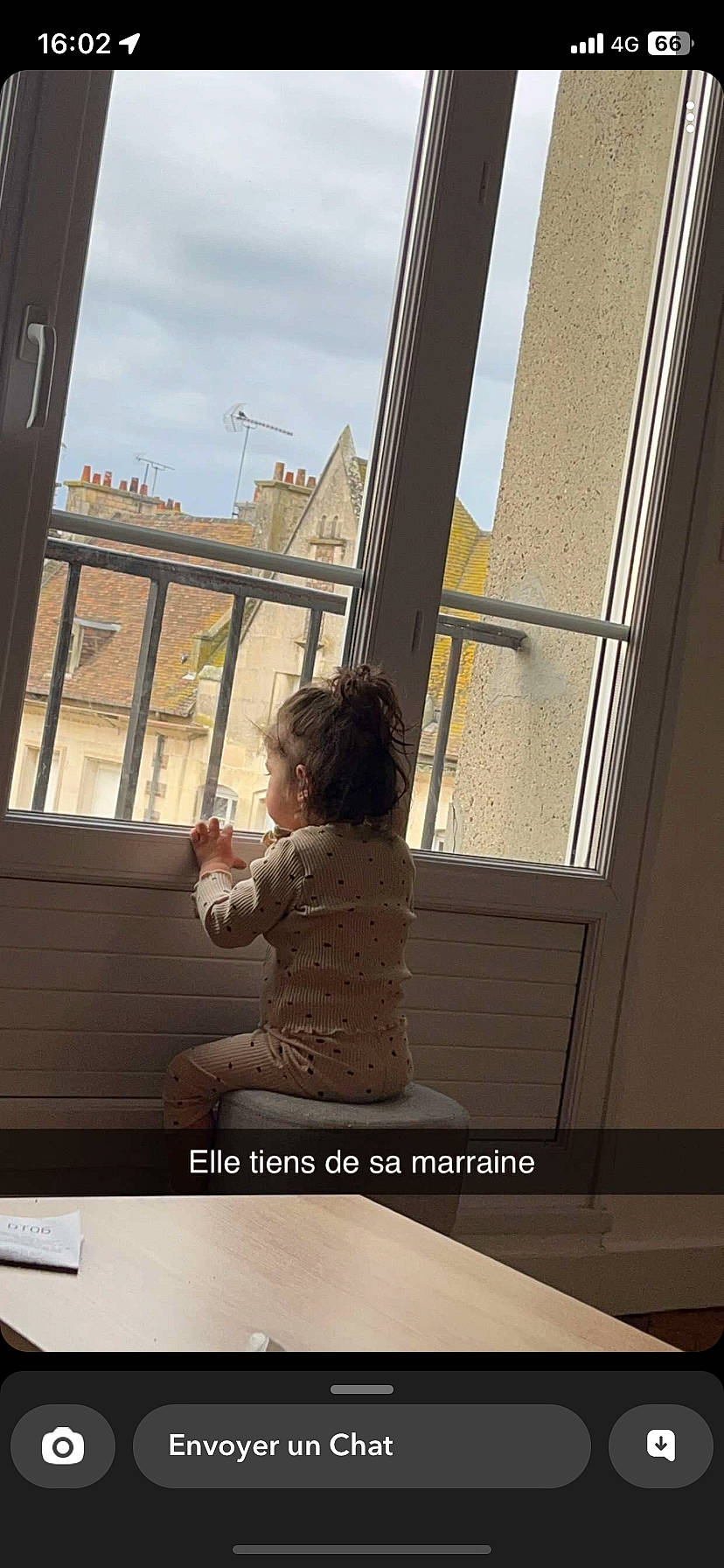 Kezïah participe au concours pour gagner de l'argent avec cette photo : building, ceiling, daylighting, flooring, glass, hardwood, house, person, reflection, roof, room, sash_window, shade, shadow, sitting, sky, tints_and_shades, toddler, window, window_covering