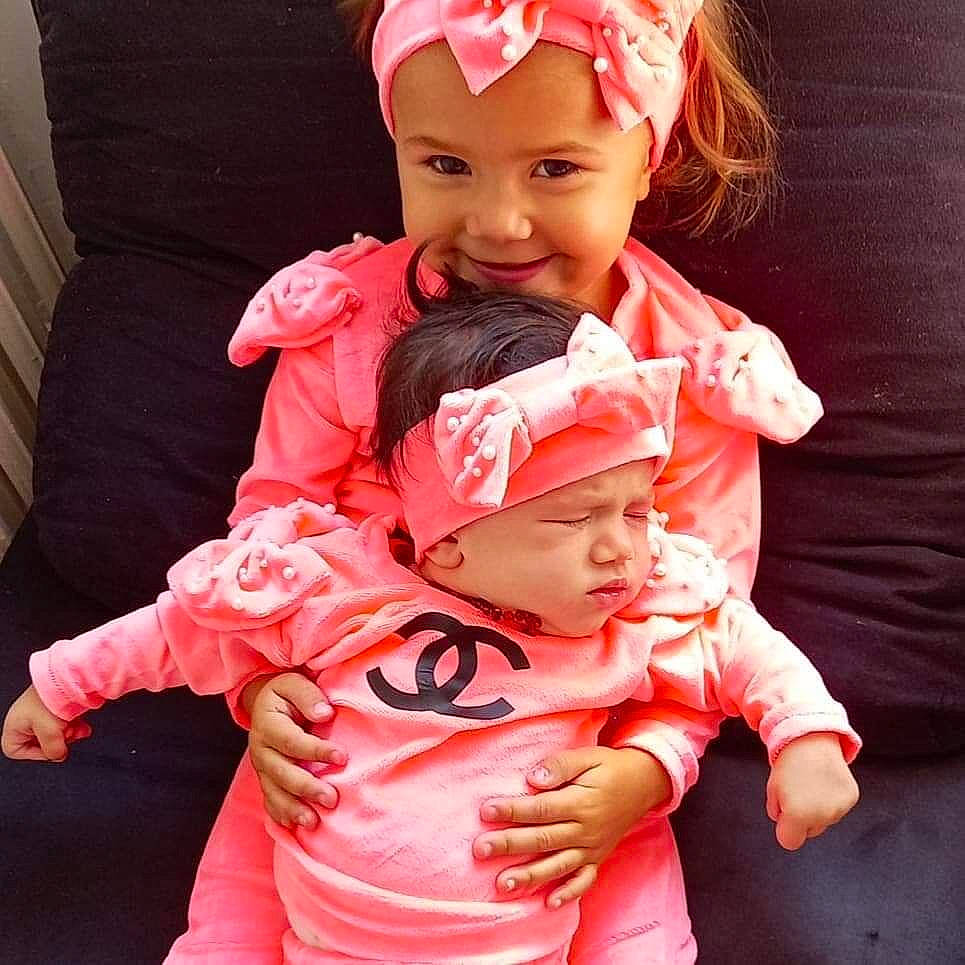 Sokayna participe au concours pour gagner de l'argent avec cette photo : baby, baby_toddler_clothing, cap, cheek, child, event, eyelash, face, fun, gesture, happy, headgear, headwear, joy, lip, magenta, person, pink, red, skin