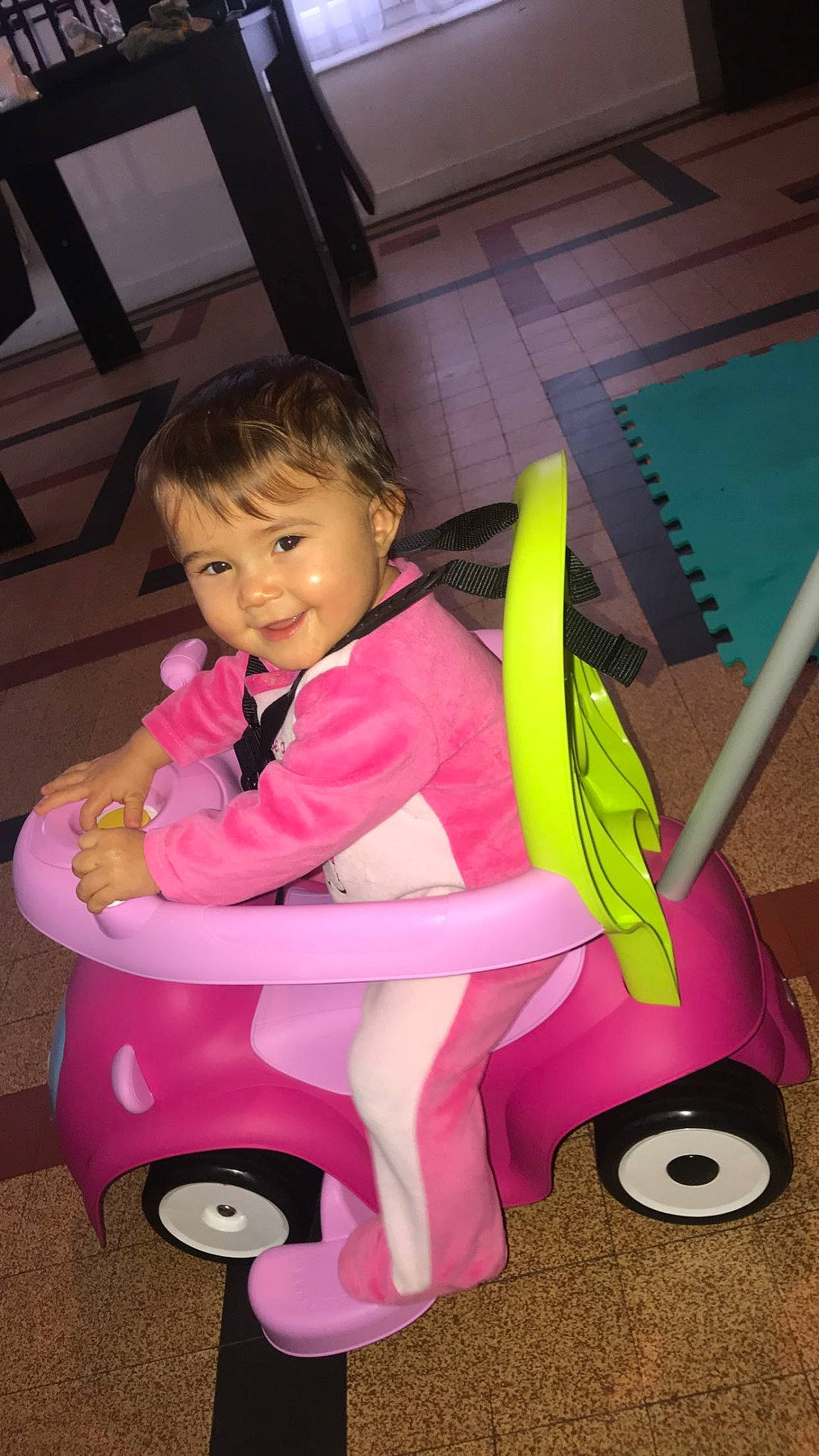 Sokayna participe au concours pour gagner de l'argent avec cette photo : baby, baby_carriage, baby_products, baby_toddler_clothing, baby_toys, cart, child, fun, joy, magenta, person, pink, play, product, purple, riding_toy, sitting, smile, tire, toddler