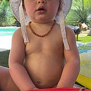 Alix participe au concours pour gagner de l'argent avec cette photo : toddler, child, hat, necklace, toy, giraffe_toy, red_boat, outdoor, pool, grass, dog, sunlight, summer, backyard, baby, playing, skin, face, portrait, bare_chest