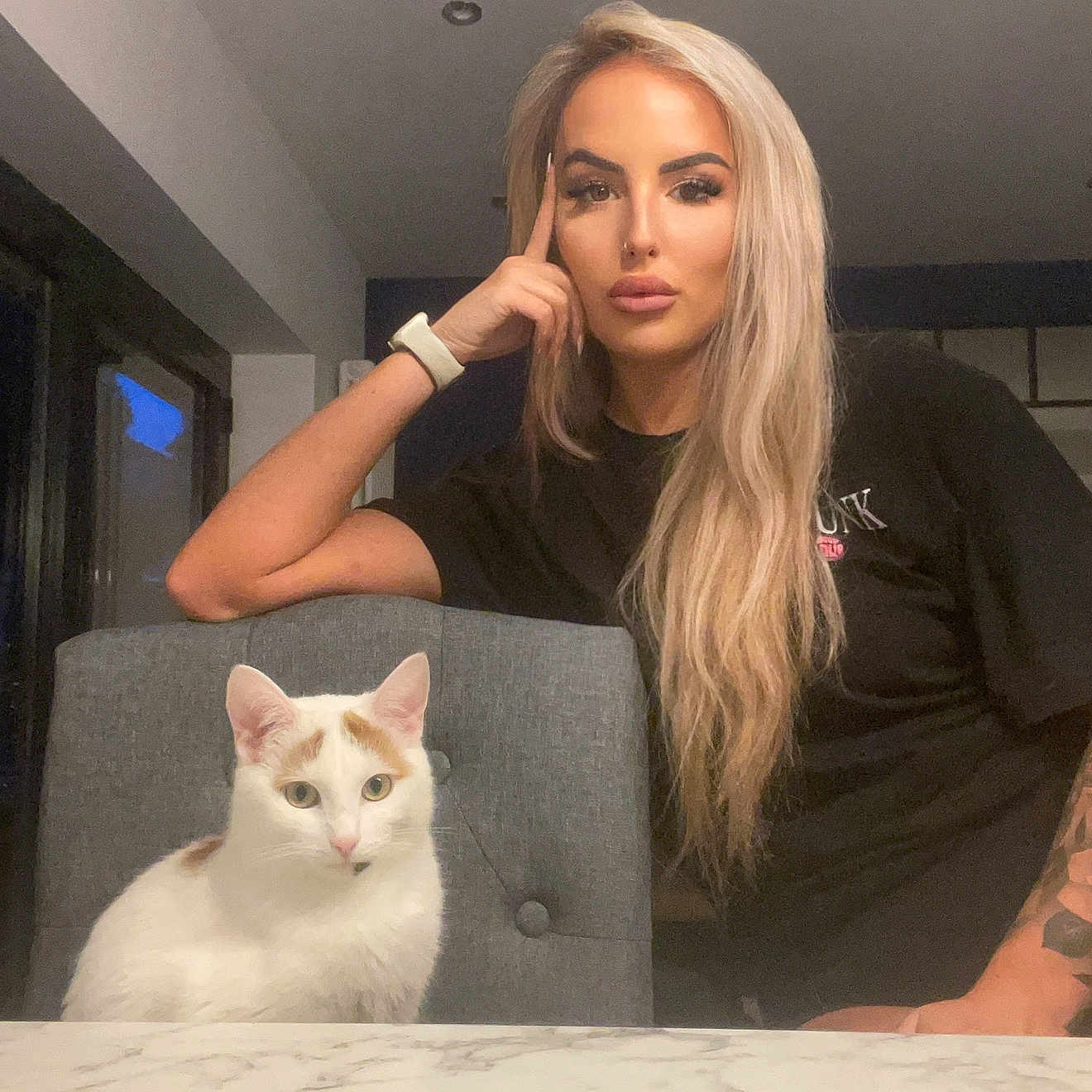 Daisy is registered to the contest to win money with this photo: adult, animal, blonde, cat, computer, doctor, electronics, face, female, hair, head, kitten, laptop, person, pet, photography, portrait, sitting, woman, wristwatch