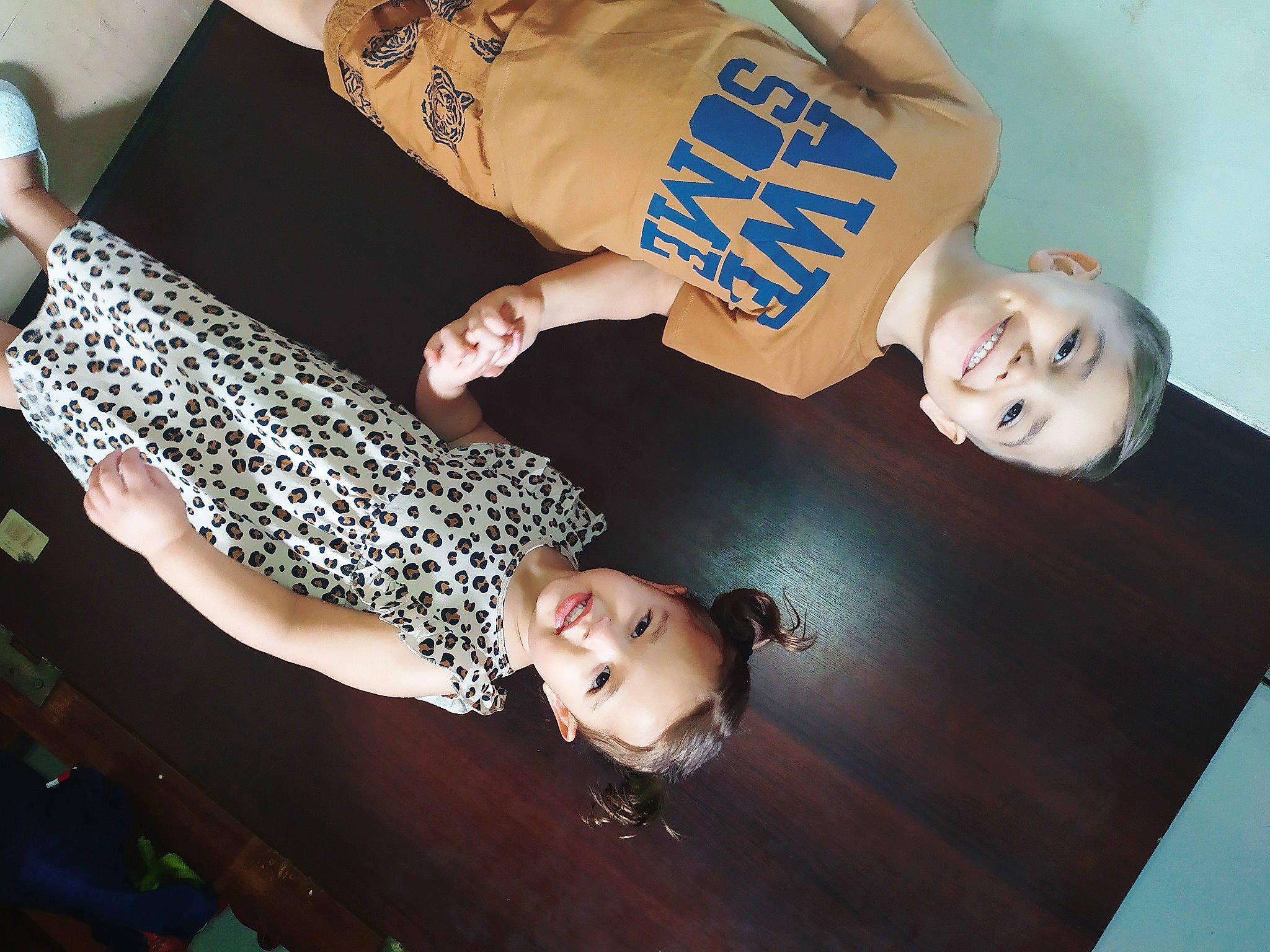 Dayana a rejoint le concours — aidez-le/la à gagner de superbes lots ! baby, child, design, hand, happy, joy, leg, person, play, t_shirt, toddler