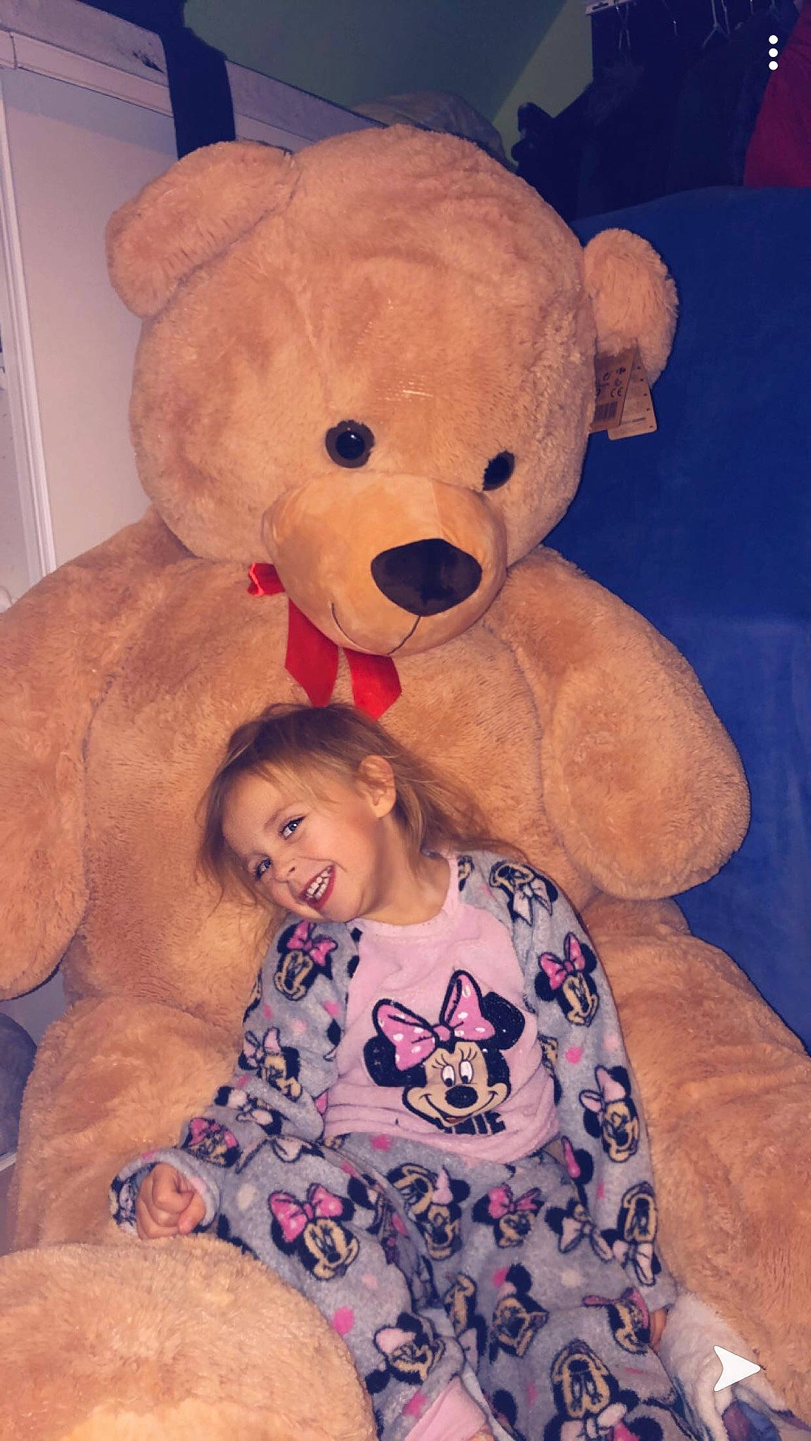 Mélynda participe au concours pour gagner de l'argent avec cette photo : bear, child, ear, joy, person, pink, plush, smile, stuffed_toy, teddy_bear, textile, toddler, toy