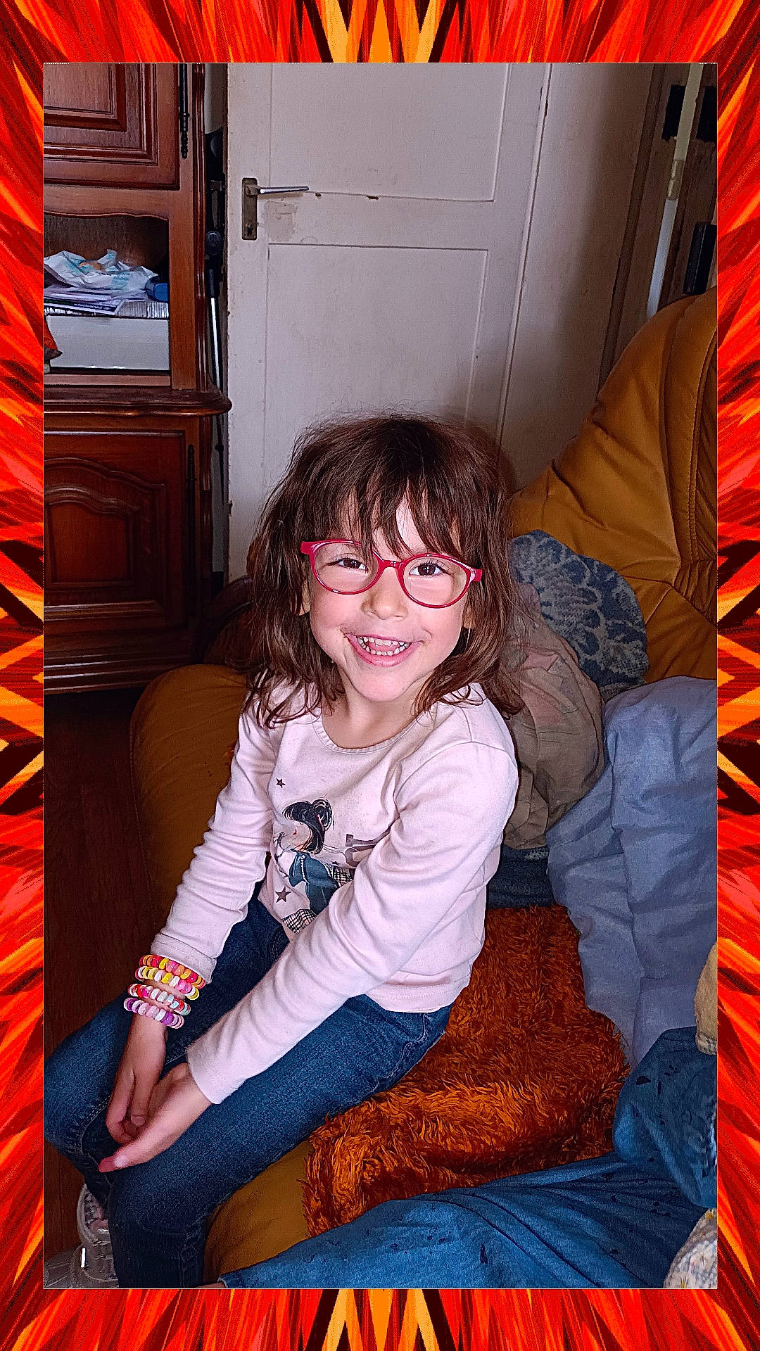 Jeynna participe au concours pour gagner de l'argent avec cette photo : brown_hair, child, comfort, curtain, eyewear, flash_photography, flooring, fun, happy, human_body, human_leg, joy, knee, lap, person, room, sitting, smile, sock, thigh