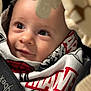 Ilyan a rejoint le concours — aidez-le/la à gagner de superbes lots ! baby, infant, close_up, marvel, blanket, face, eyes, clothing, toy, soft_lighting, cute, portrait, indoor, child, wrapped, smiling, baby_carrier, expression, young, adorable