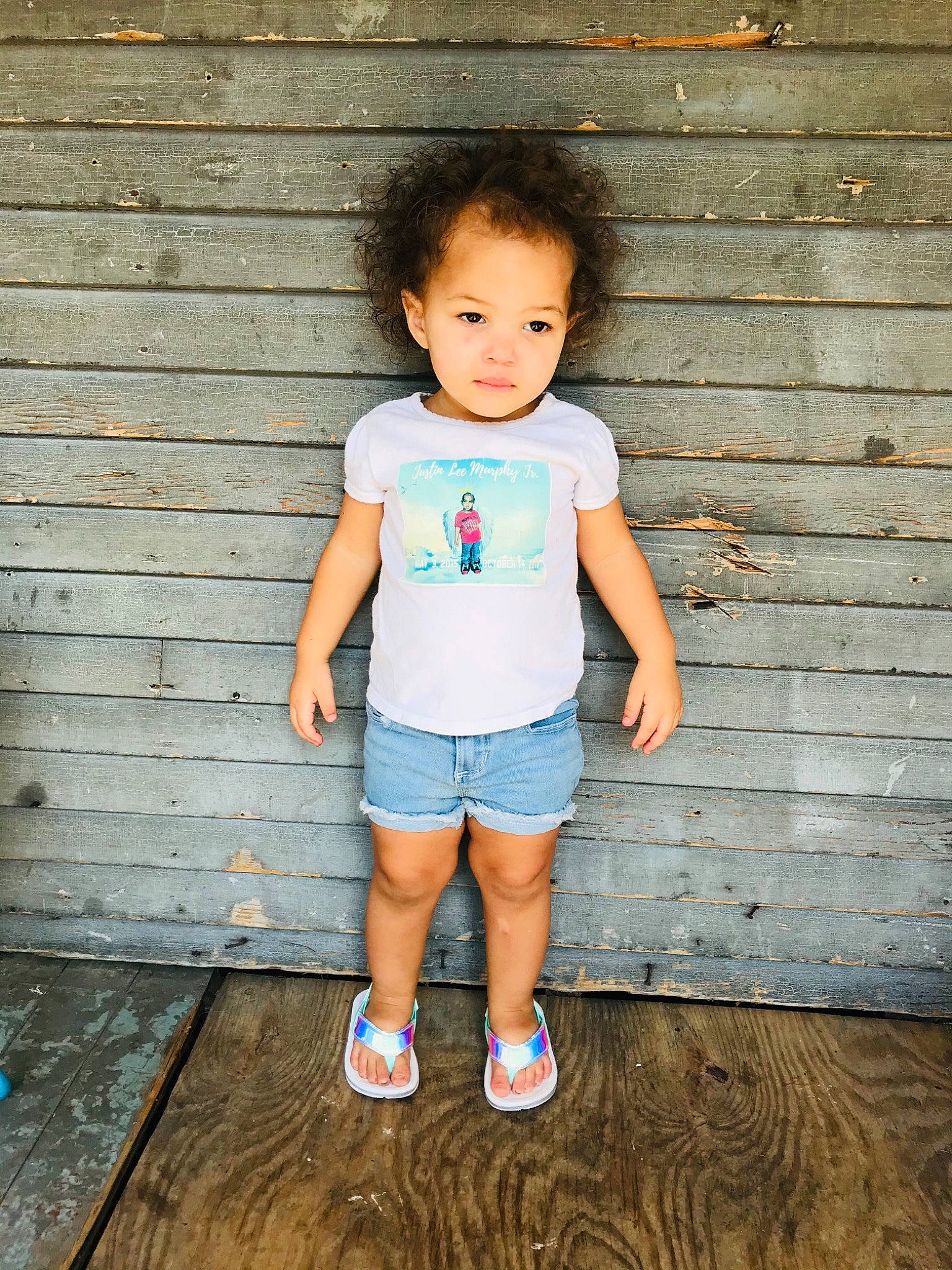 Sia is registered to the contest to win money with this photo: child, child_model, floor, fun, happy, person, play, shorts, skin, smile, snapshot, standing, summer, t_shirt, toddler, vacation, wood, yellow