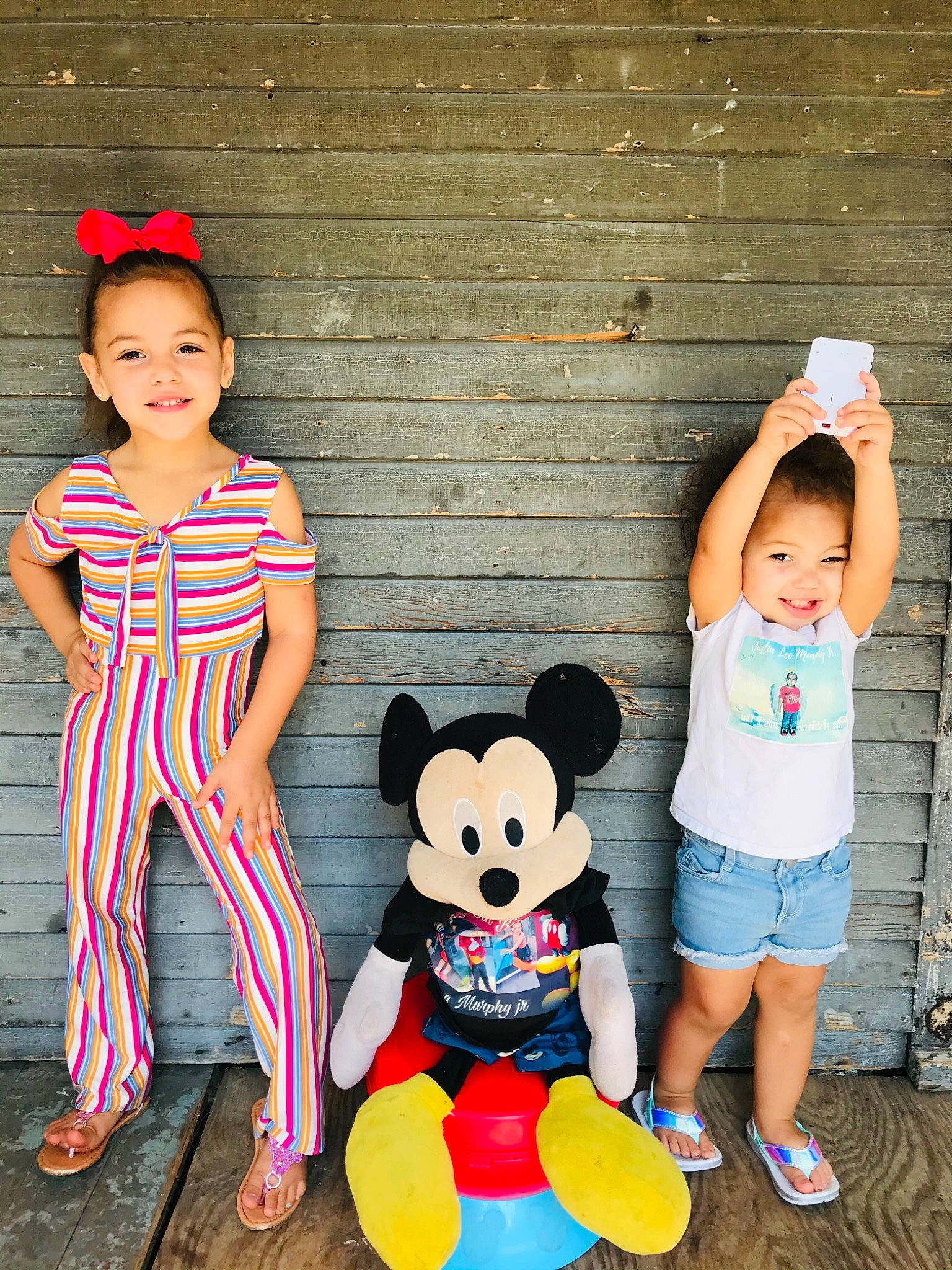 Sia is registered to the contest to win money with this photo: baby_toddler_clothing, balloon, child, family, happy, joy, party_supply, people, person, play, sibling, toddler, vacation, yellow