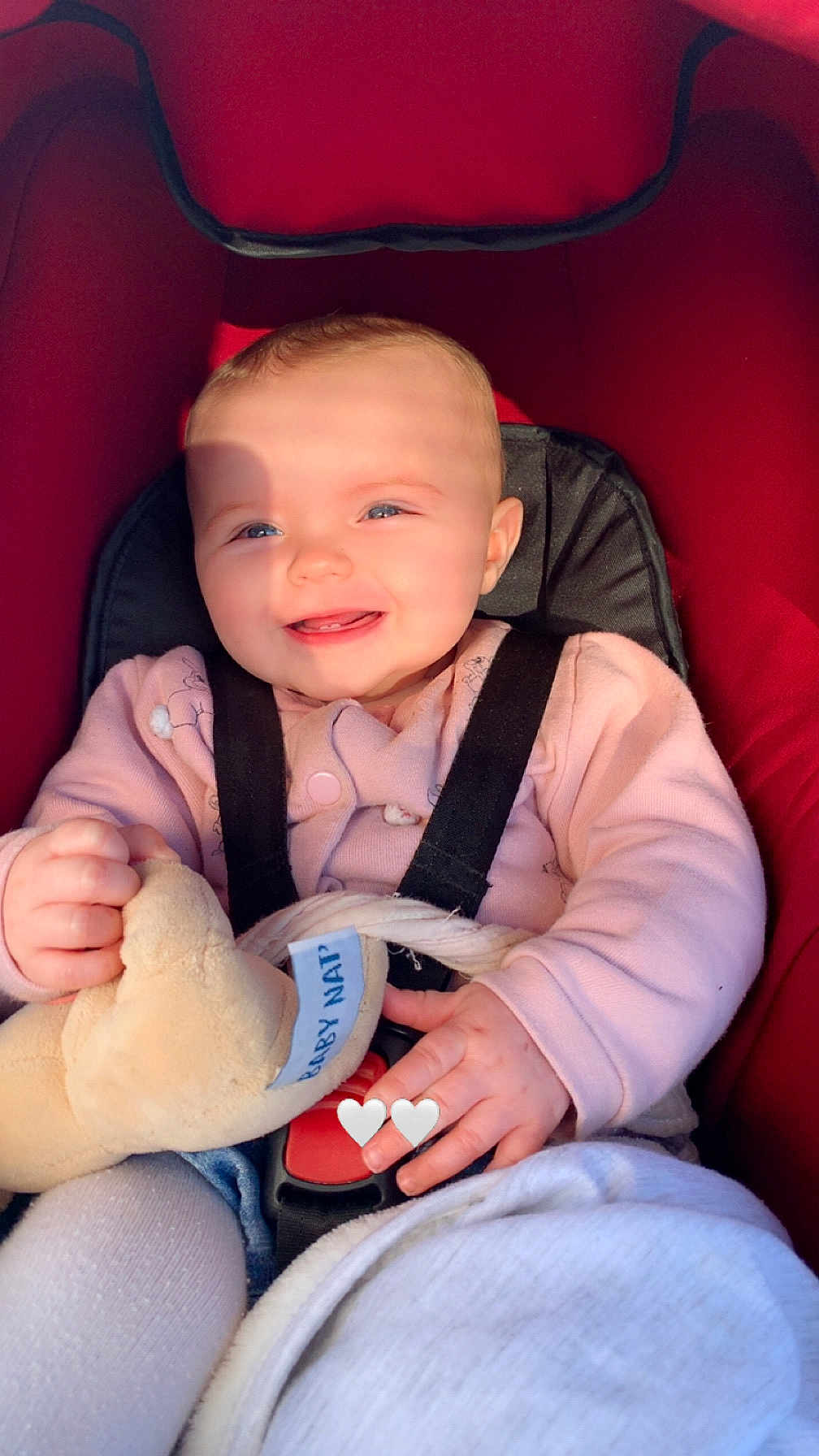 Noellya participe au concours pour gagner de l'argent avec cette photo : baby, infant, car_seat, stroller, seat_belt, harness, plush_toy, smile, happy, rosy_cheeks, blue_eyes, pink_clothing, hand, fingers, blanket, sunlight, shadow, red_upholstery, portrait, cute