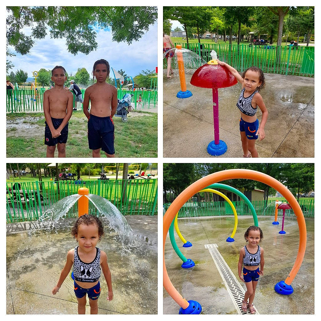 Amira a rejoint le concours — aidez-le/la à gagner de superbes lots ! bathing, child, circle, fun, grass, happy, joy, leisure, nature, people_in_nature, person, photograph, plant, play, recreation, snapshot, summer, swimwear, toddler, tree