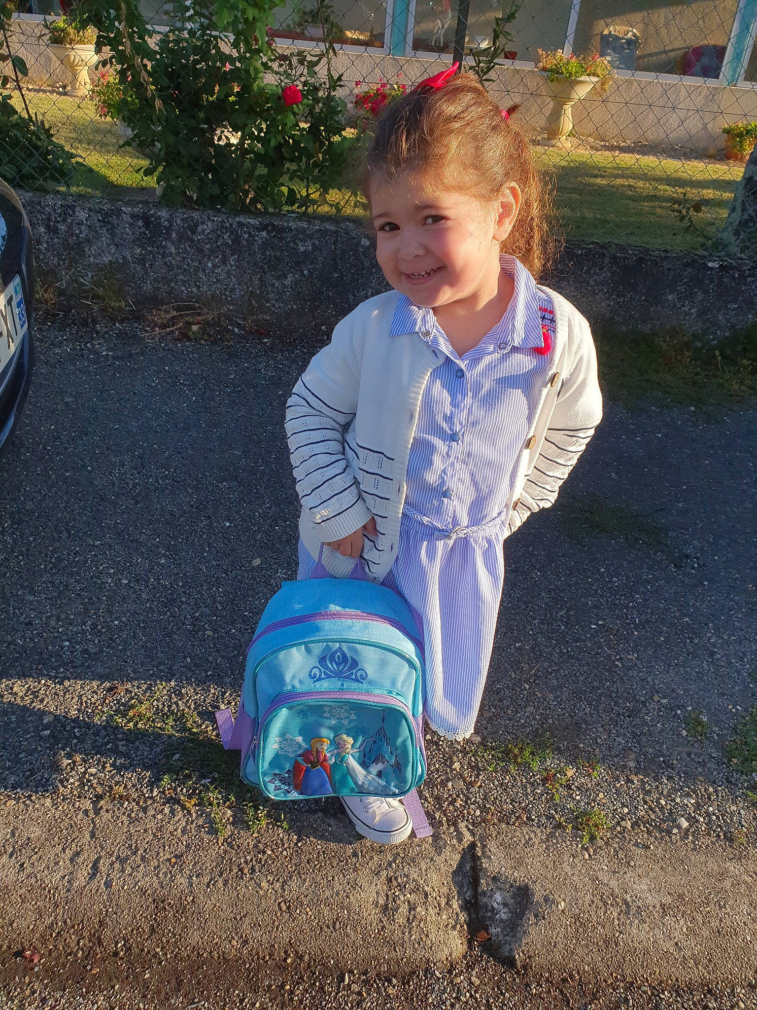 Kyara a rejoint le concours — aidez-le/la à gagner de superbes lots ! child, easter, grass, joy, person, play, sitting, toddler, tree, yard