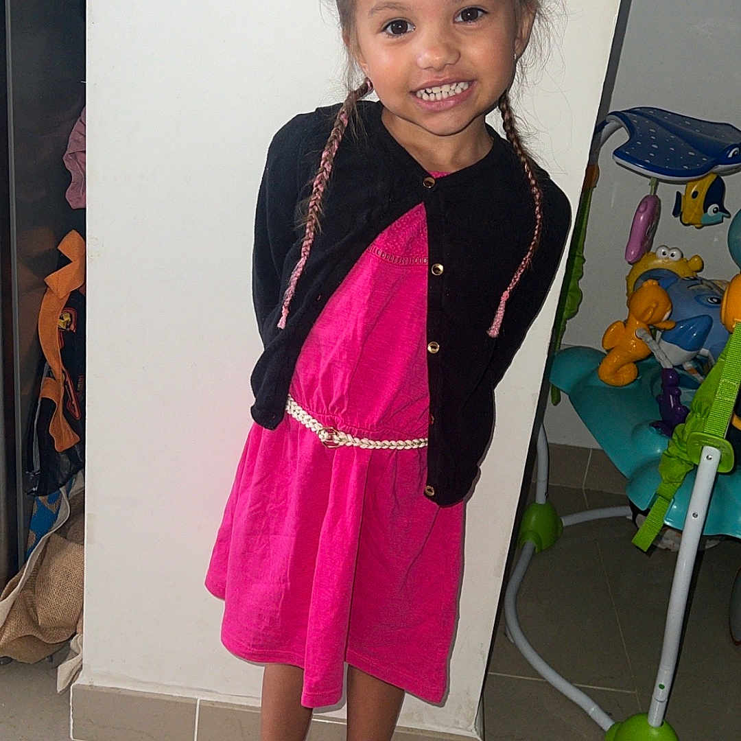 Dayana participe au concours pour gagner de l'argent avec cette photo : child, clothing, coat, dress, face, female, footwear, girl, head, jacket, longsleeve, pants, person, photography, portrait, sandal, shoe, shorts, sleeve, standing