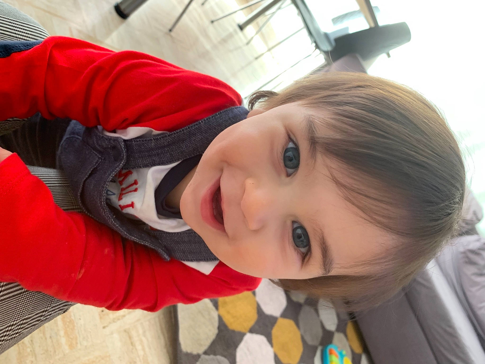 Martim participe au concours pour gagner de l'argent avec cette photo : baby_products, blond, cheek, child, comfort, fun, happy, lamp, leisure, lip, mammal, nose, pattern, person, portrait_photography, recreation, smile, toddler, travel, tree