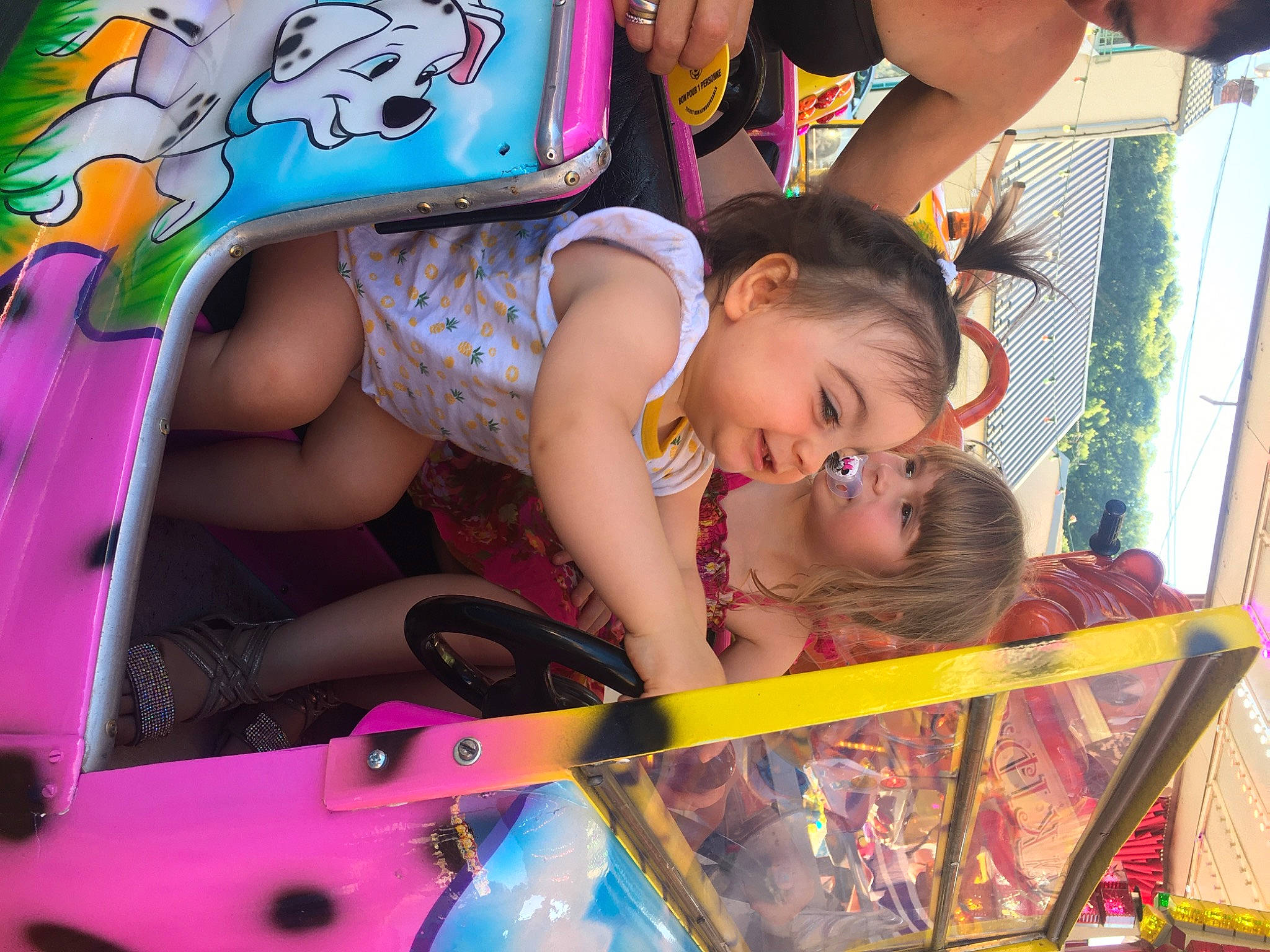 Ohana a rejoint le concours — aidez-le/la à gagner de superbes lots ! art, artist, child, event, fun, happy, leisure, magenta, party, pattern, person, pink, play, recreation, room, shorts, snapshot, t_shirt, thigh, toddler