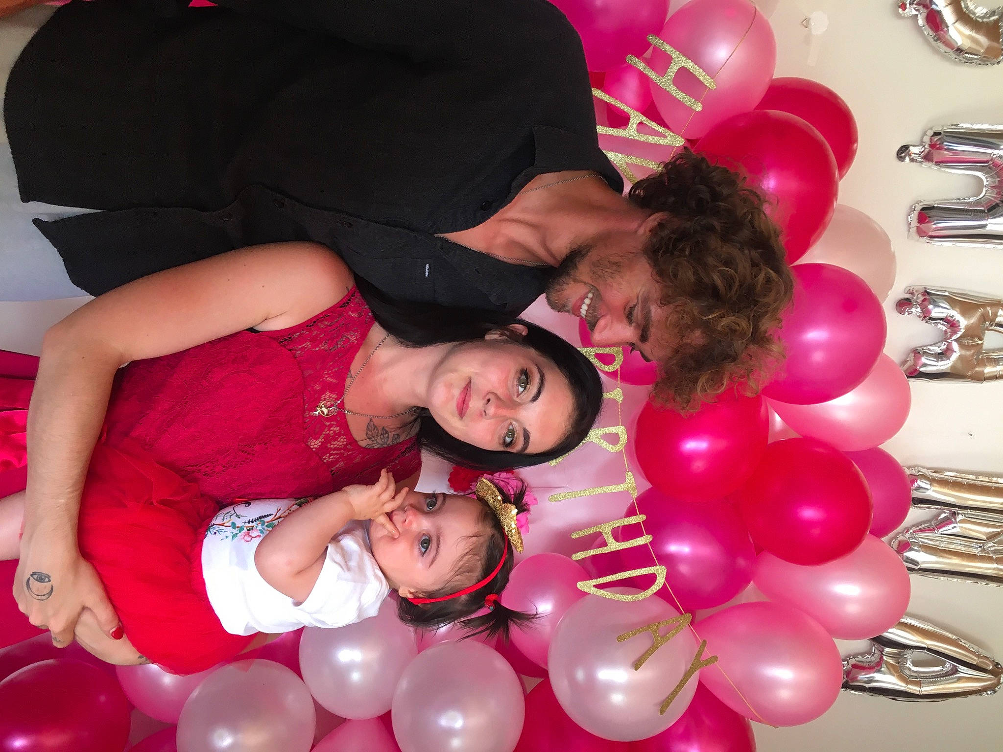 Ohana participe au concours pour gagner de l'argent avec cette photo : balloon, beauty, birthday, child, decoration, event, facial_expression, fun, happy, hat, joy, leisure, magenta, organ, party, party_supply, person, pink, room, smile