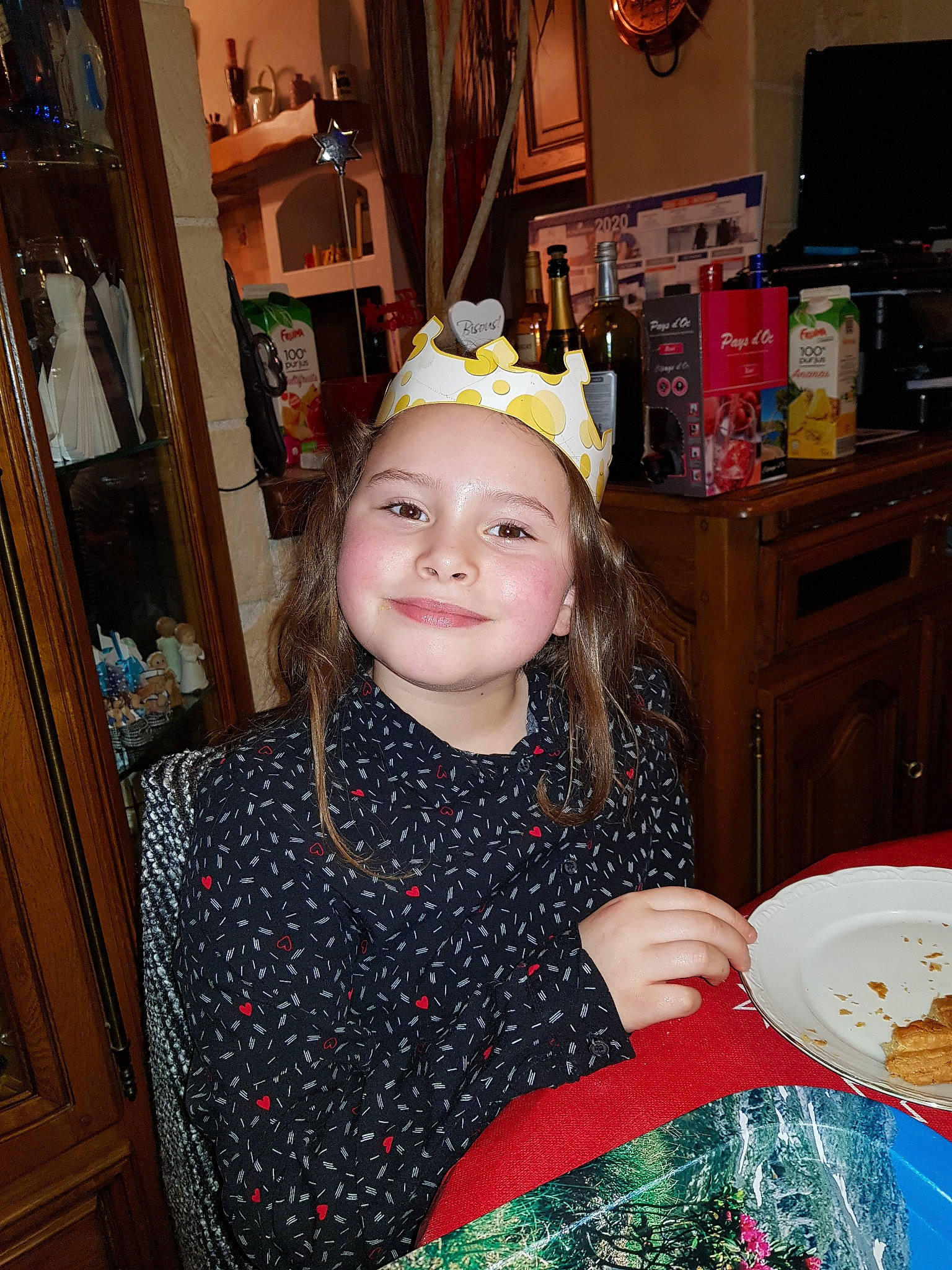 Cél?nia a rejoint le concours — aidez-le/la à gagner de superbes lots ! fashion_accessory, headgear, headwear, holiday, iris, joy, person, smile