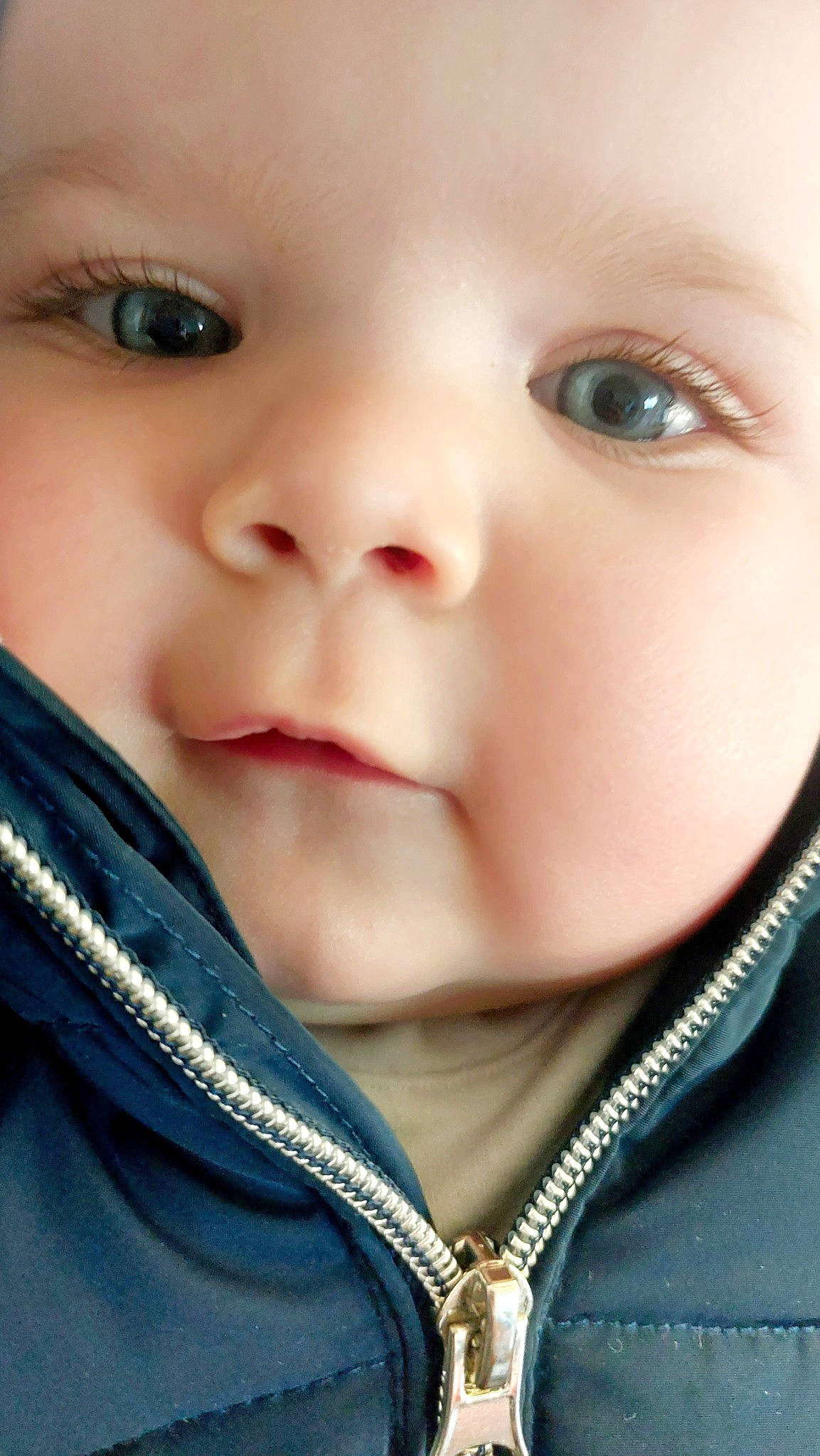 Mila participe au concours pour gagner de l'argent avec cette photo : baby, baby_toddler_clothing, beauty, cheek, child, chin, eye, eyebrow, eyelash, face, forehead, happy, iris, lip, mouth, nose, organ, person, skin, smile