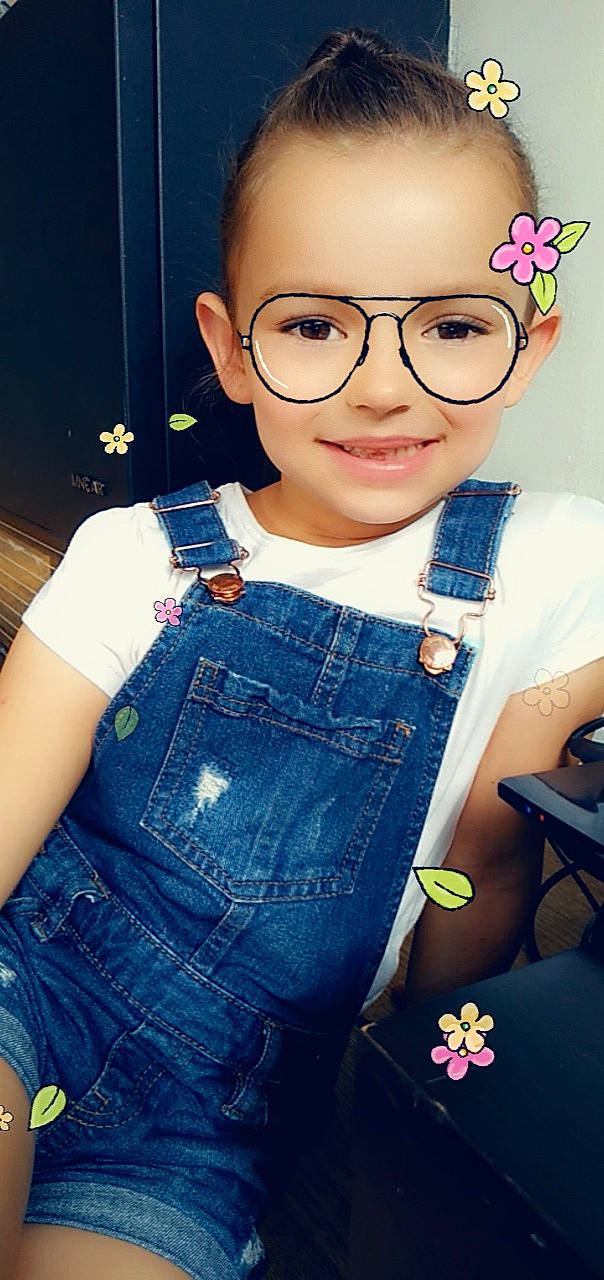 Luna a rejoint le concours — aidez-le/la à gagner de superbes lots ! beauty, black_hair, blue, boy, cheek, child, cool, eye, eyewear, facial_expression, fun, girl, glasses, hairstyle, human_hair_color, joy, person, shoulder, skin, smile