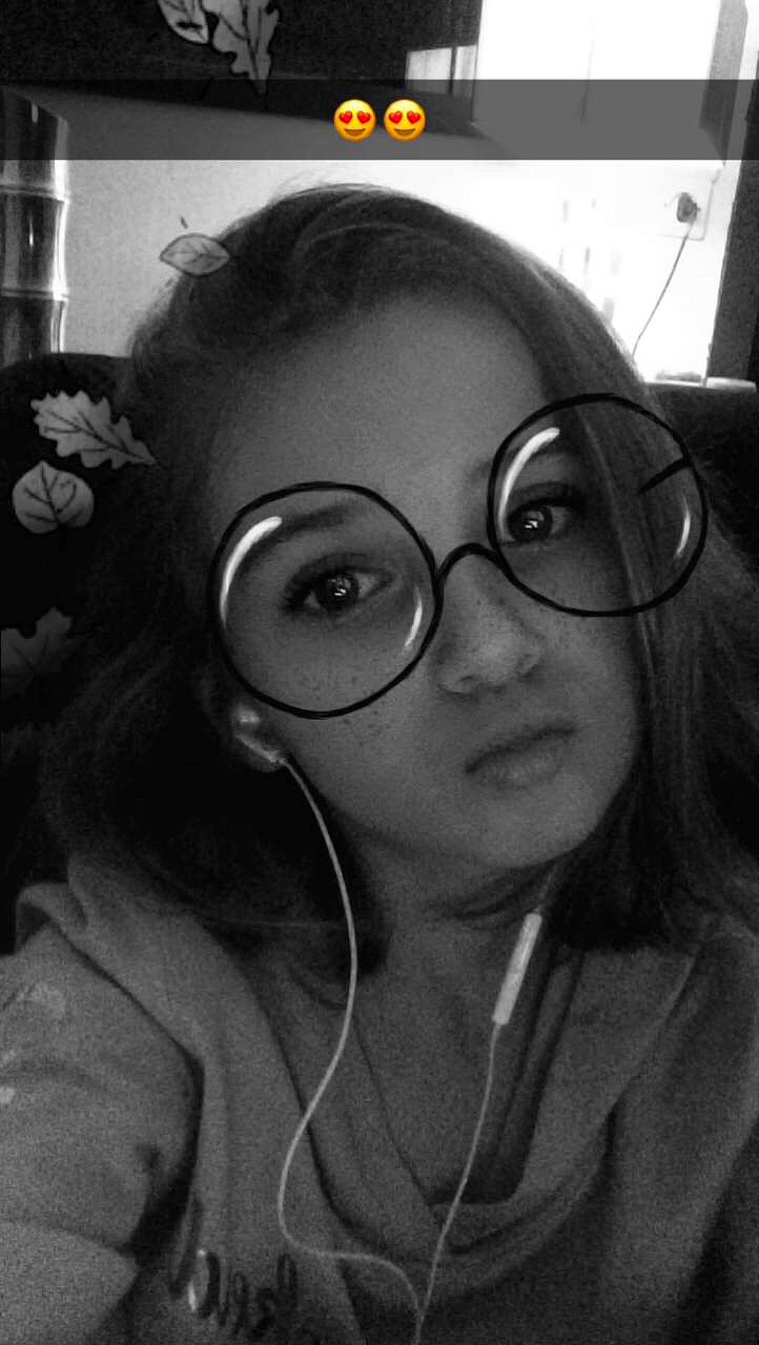 Lilou a rejoint le concours — aidez-le/la à gagner de superbes lots ! black, black_and_white, chin, cool, emotion, eye, eyewear, face, forehead, girl, glasses, head, monochrome, monochrome_photography, nose, person, photograph, photography, smile, vision_care