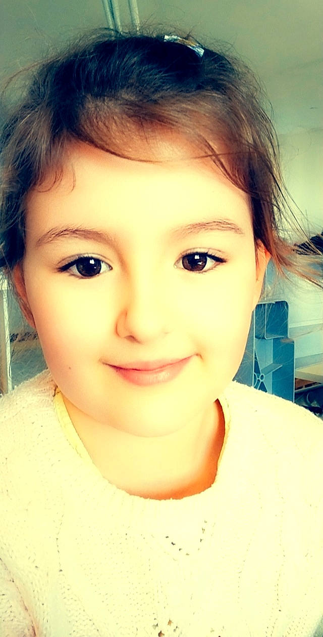 Cassy a rejoint le concours — aidez-le/la à gagner de superbes lots ! cheek, chin, cool, ear, eyebrow, eyelash, flash_photography, forehead, happy, human_body, iris, jaw, joy, lip, material_property, mouth, neck, no_expression, nose, person