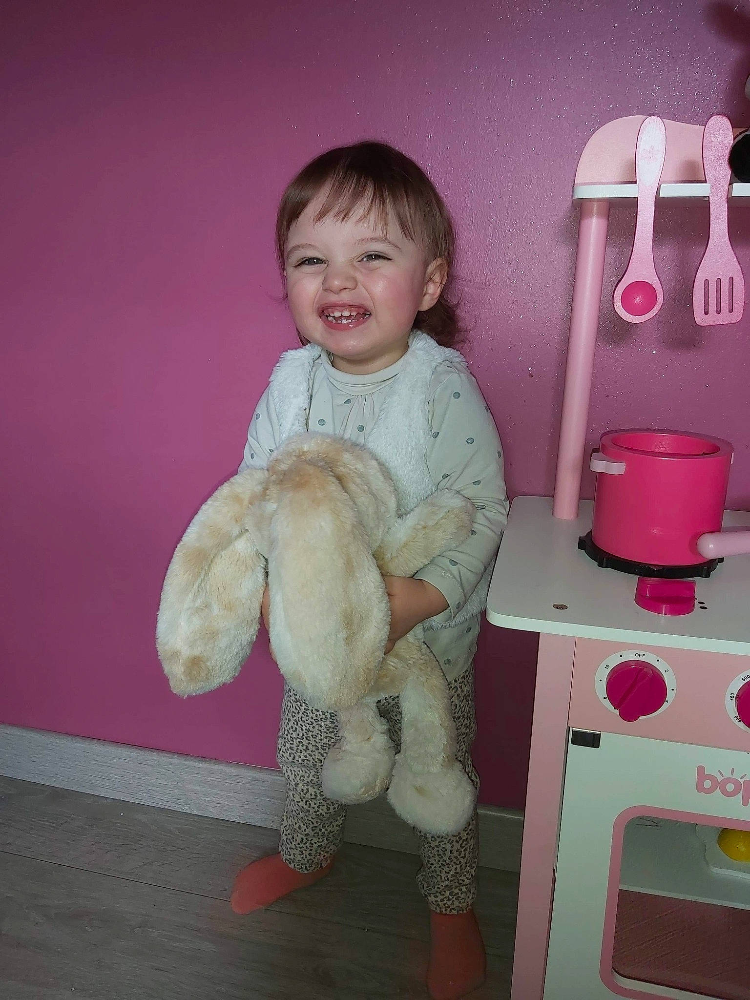 Rose participe au concours pour gagner de l'argent avec cette photo : baby_toddler_clothing, cabinetry, child, drawer, fawn, foot, fur, home_appliance, joint, joy, knee, person, pink, room, sitting, skin, smile, standing, stuffed_toy, thumb
