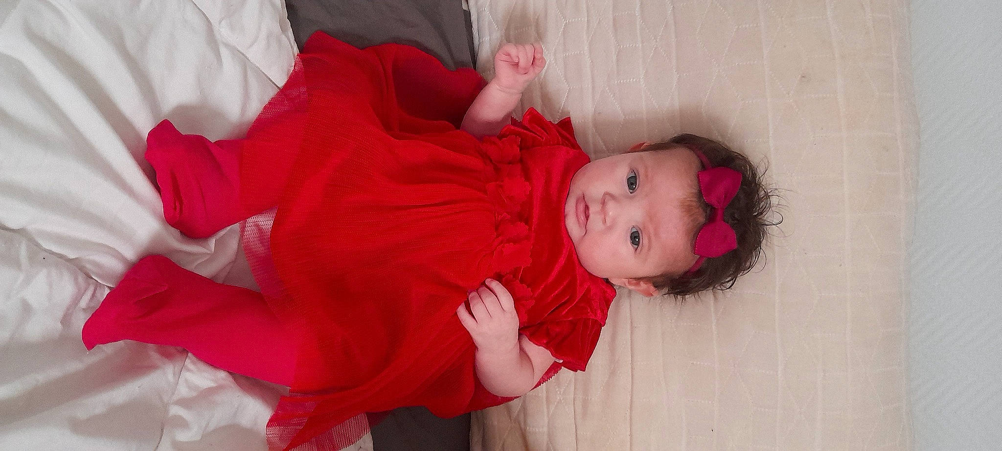 Louisa a rejoint le concours — aidez-le/la à gagner de superbes lots ! baby, baby_products, baby_toddler_clothing, cheek, child, comfort, dress, facial_expression, fun, human_body, leg, magenta, mammal, person, pink, room, sitting, skin, sleeve, toddler