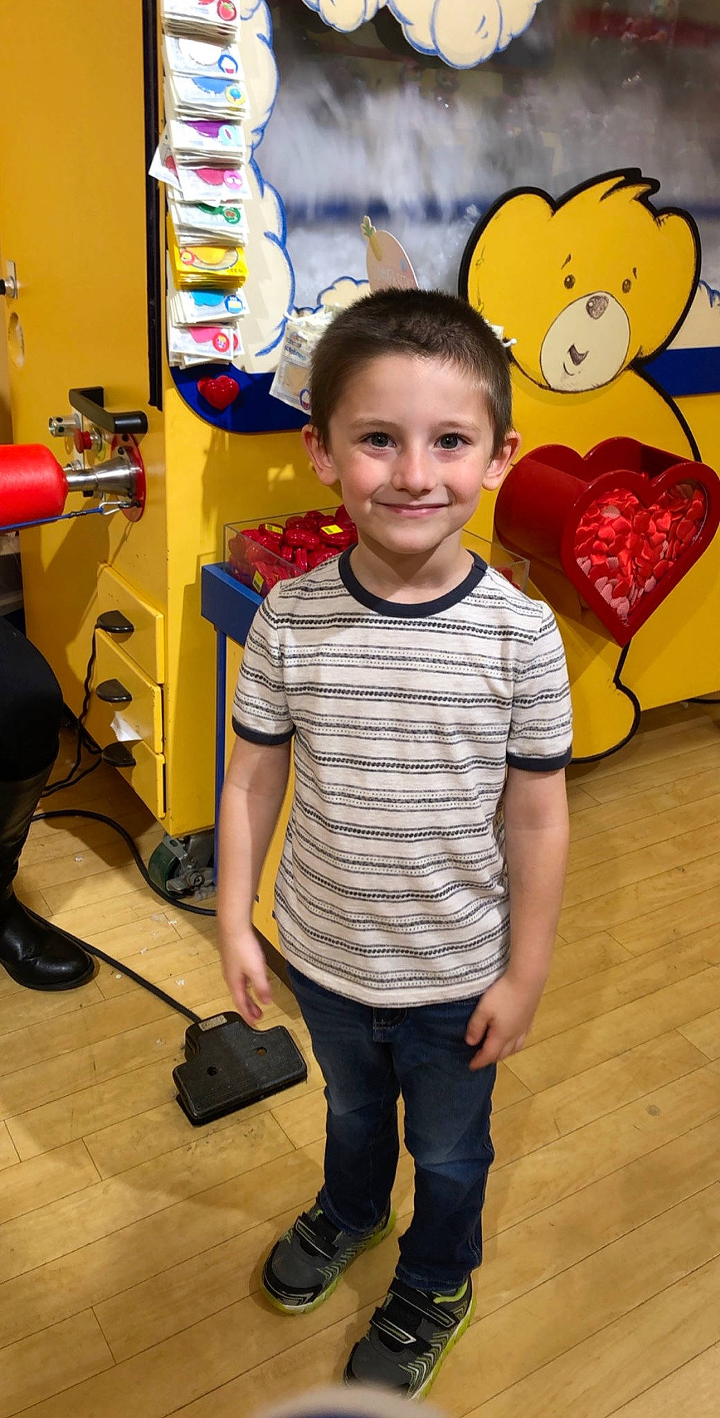 Gavin is registered to the contest to win money with this photo: arm, child, happy, joy, neck, person, play, shoulder, smile, standing, t_shirt, toddler