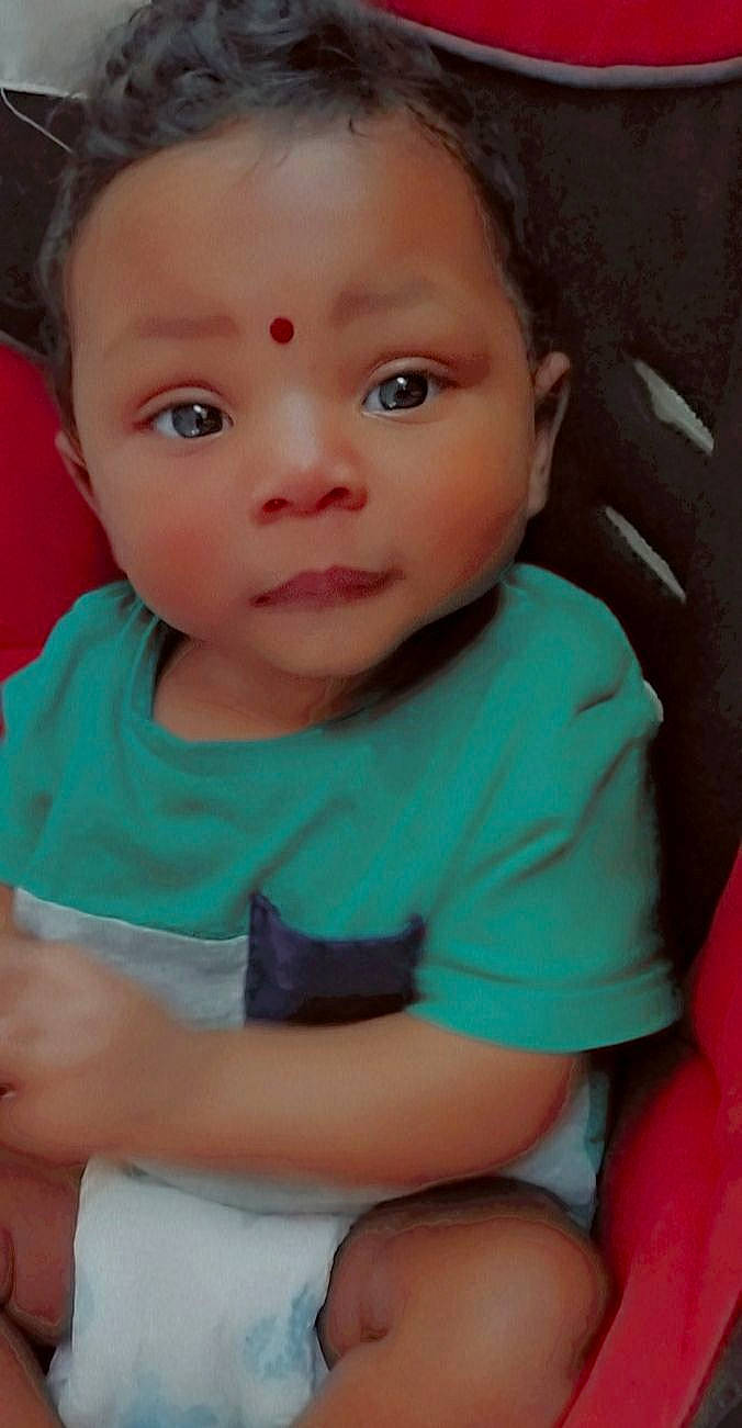 Layanna a rejoint le concours — aidez-le/la à gagner de superbes lots ! baby, baby_toddler_clothing, cheek, cool, elbow, electric_blue, eyelash, fun, happy, human_body, iris, lip, mouth, neck, nose, person, pink, skin, sleeve, t_shirt