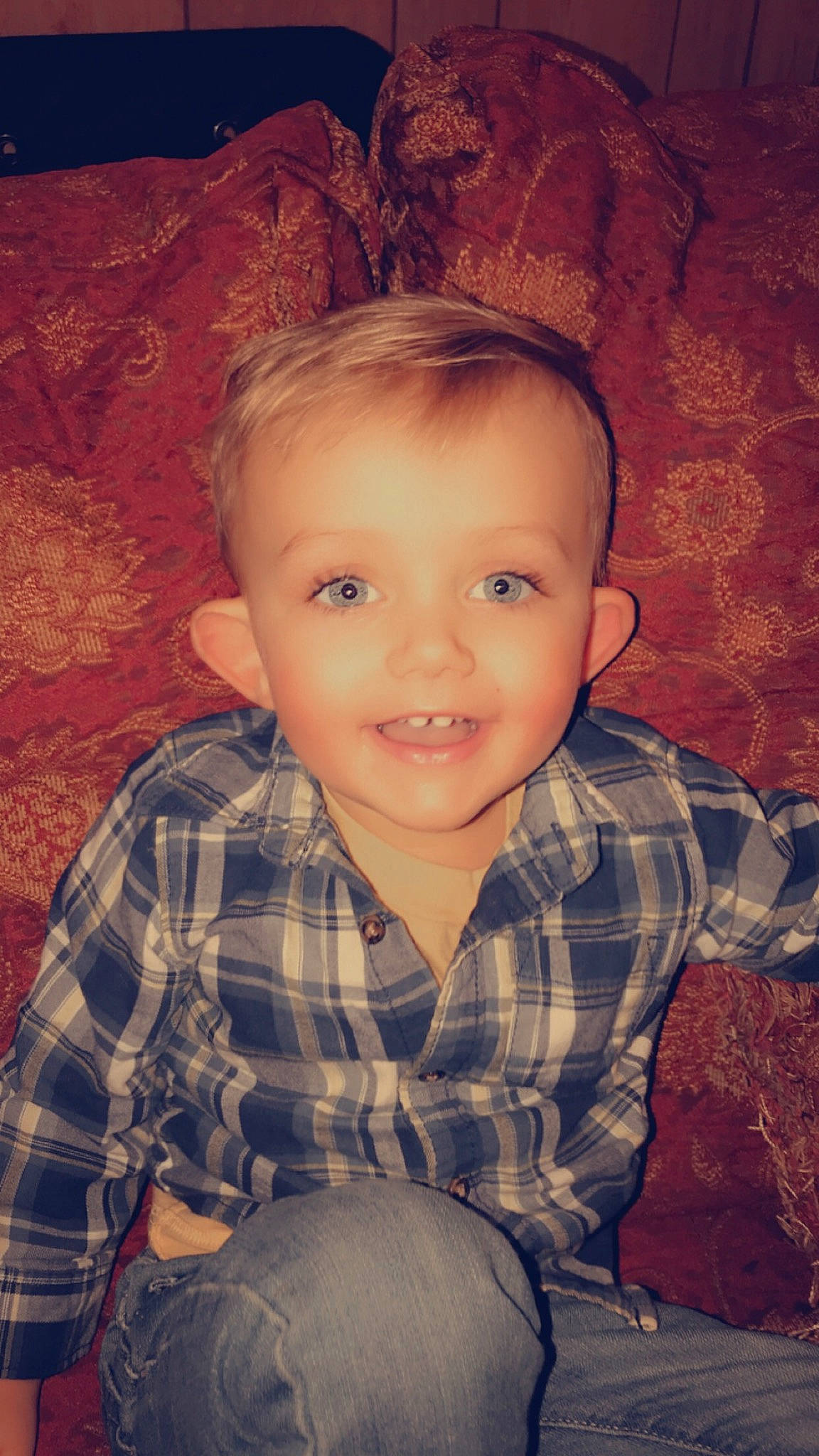 Xavier is registered to the contest to win money with this photo: cheek, chin, cool, flash_photography, forehead, fun, happy, human_body, iris, joy, lip, mouth, nose, person, plaid, skin, sleeve, smile, tartan, tints_and_shades