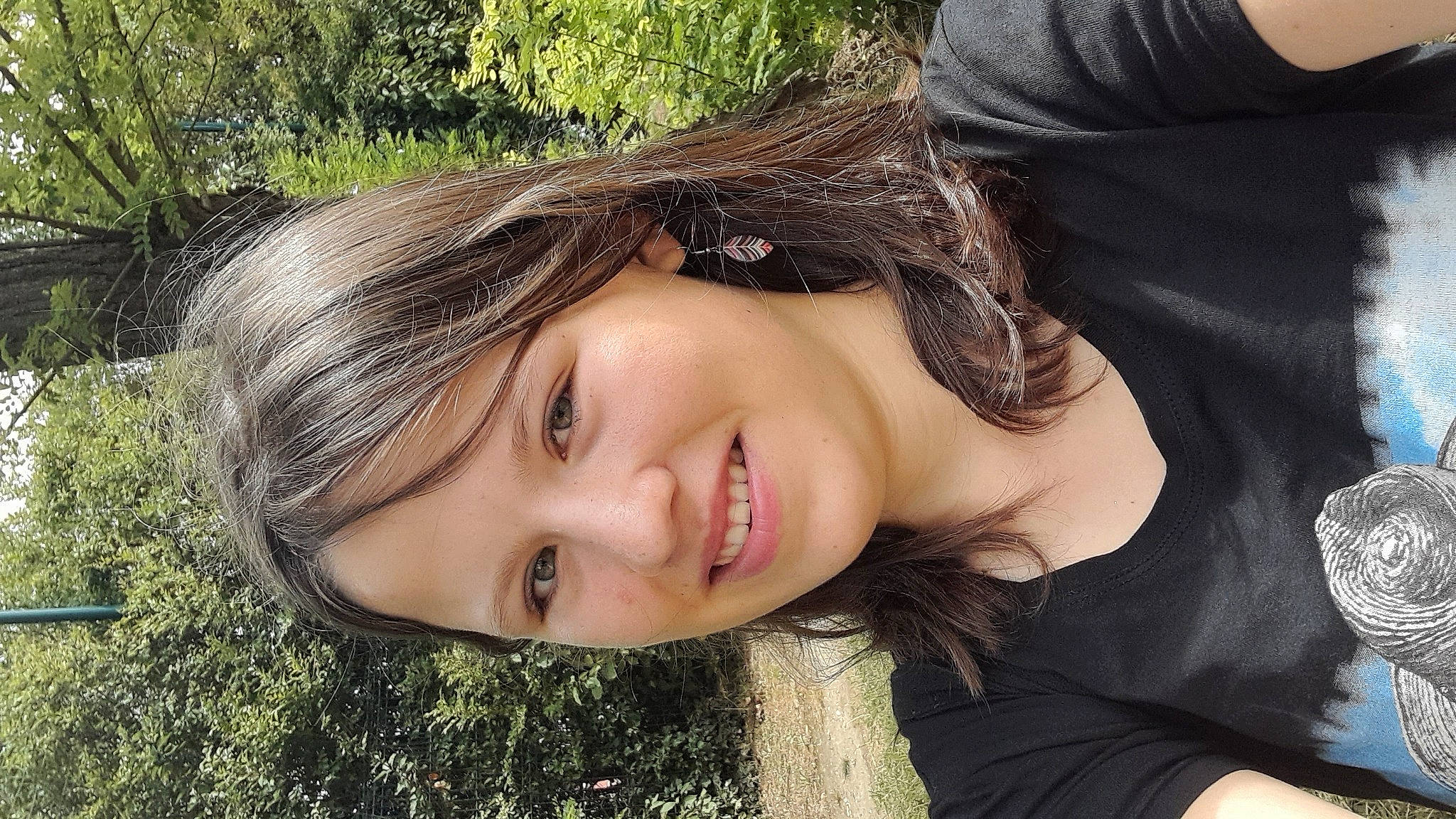 Meline a rejoint le concours — aidez-le/la à gagner de superbes lots ! blond, cool, dress, eye, eyebrow, eyelash, fashion, flash_photography, fun, grass, happy, iris, joy, leisure, lip, long_hair, people_in_nature, person, plant, skin